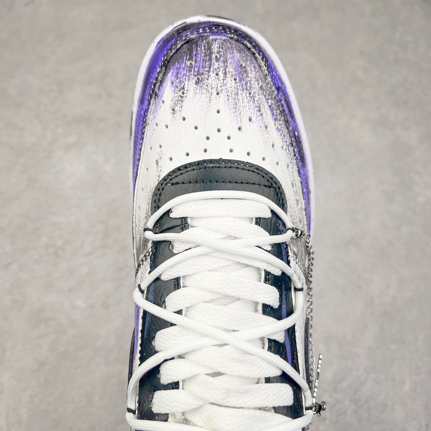 图片[4]-NK Court Vision 1 “镜之魅影”手绘涂鸦定制板鞋 在那幽谧昏暗的房间里，一面古老的镜子静静伫立，镜面斑驳，裂痕交错，镜之魅影，它不仅是一面镜子的神秘力量，更是我们内心深处对自我的追寻和探索。尺码：36 36.5 37.5 38 38.5 39 40 40.5 41 42 42.5 43 44 44.5 45-选品中心