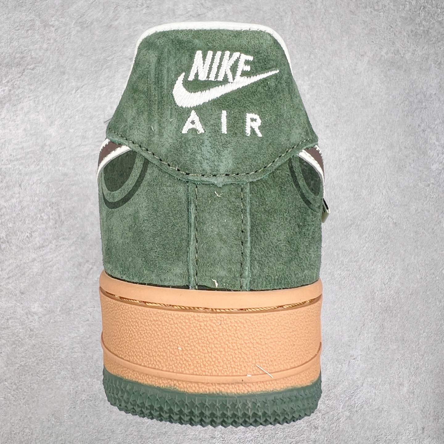 图片[8]-NK Air Force 1´07 Low 空军一号低帮百搭休闲运动板鞋 DF0188-024 柔软、弹性十足的缓震性能和出色的中底设计 横跨复古与现代的外型结合 造就出风靡全球 三十多年的Force 1 直到今天还深受青睐 实拍调校N版已经零色差零失真 百分百还原实物色彩所见即所得 不存在货不对板色差等低级问题 选购参考实物拍摄 不混卖不参货 只用心做好货严格选品 承诺混一赔十 尺码：36 36.5 37.5 38 38.5 39 40 40.5 41 42 42.5 43 44 44.5 45-选品中心