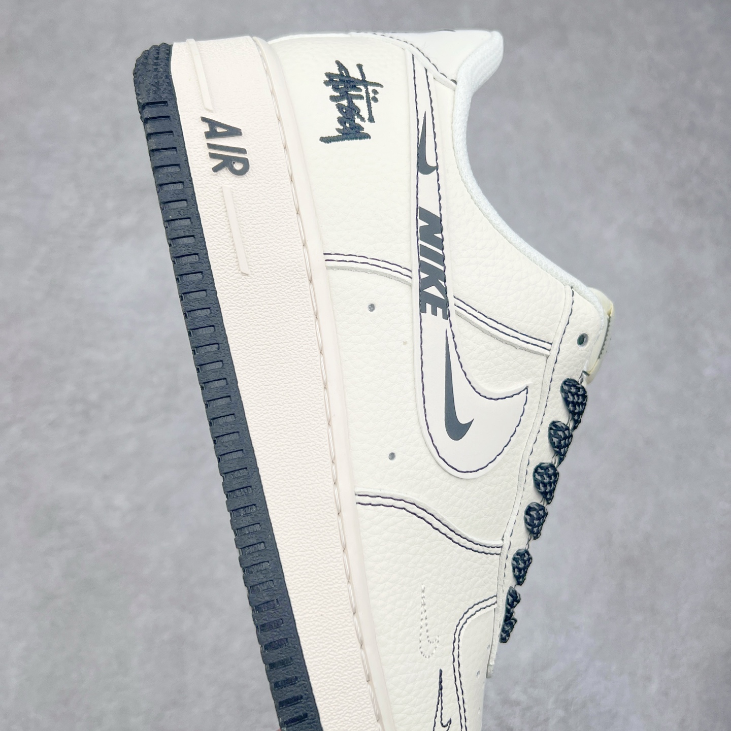 图片[6]-NK Air Force 1´07 Low 空军一号低帮百搭休闲运动板鞋 HH7518-062 柔软、弹性十足的缓震性能和出色的中底设计 横跨复古与现代的外型结合 造就出风靡全球 三十多年的Force 1 直到今天还深受青睐 实拍调校N版已经零色差零失真 百分百还原实物色彩所见即所得 不存在货不对板色差等低级问题 选购参考实物拍摄 不混卖不参货 只用心做好货严格选品 承诺混一赔十 尺码：36 36.5 37.5 38 38.5 39 40 40.5 41 42 42.5 43 44 44.5 45-选品中心