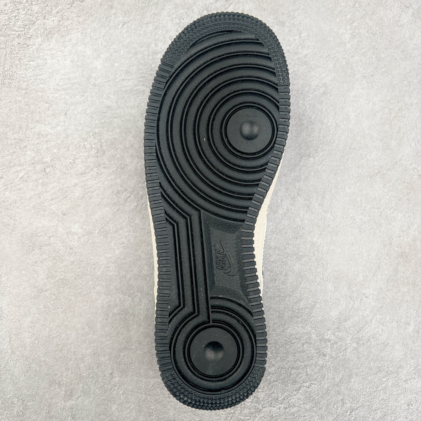 图片[9]-NK Air Force 1´07 Low 空军一号低帮百搭休闲运动板鞋 HH7518-062 柔软、弹性十足的缓震性能和出色的中底设计 横跨复古与现代的外型结合 造就出风靡全球 三十多年的Force 1 直到今天还深受青睐 实拍调校N版已经零色差零失真 百分百还原实物色彩所见即所得 不存在货不对板色差等低级问题 选购参考实物拍摄 不混卖不参货 只用心做好货严格选品 承诺混一赔十 尺码：36 36.5 37.5 38 38.5 39 40 40.5 41 42 42.5 43 44 44.5 45-选品中心