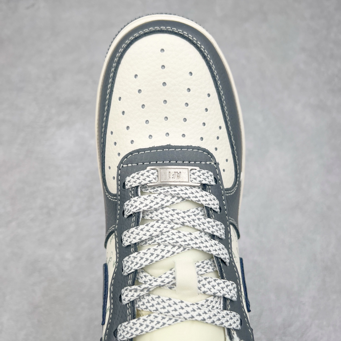 图片[4]-NK Air Force 1´07 Low 空军一号低帮百搭休闲运动板鞋 XS1958-519 柔软、弹性十足的缓震性能和出色的中底设计 横跨复古与现代的外型结合 造就出风靡全球 三十多年的Force 1 直到今天还深受青睐 实拍调校N版已经零色差零失真 百分百还原实物色彩所见即所得 不存在货不对板色差等低级问题 选购参考实物拍摄 不混卖不参货 只用心做好货严格选品 承诺混一赔十 尺码：36 36.5 37.5 38 38.5 39 40 40.5 41 42 42.5 43 44 44.5 45-选品中心