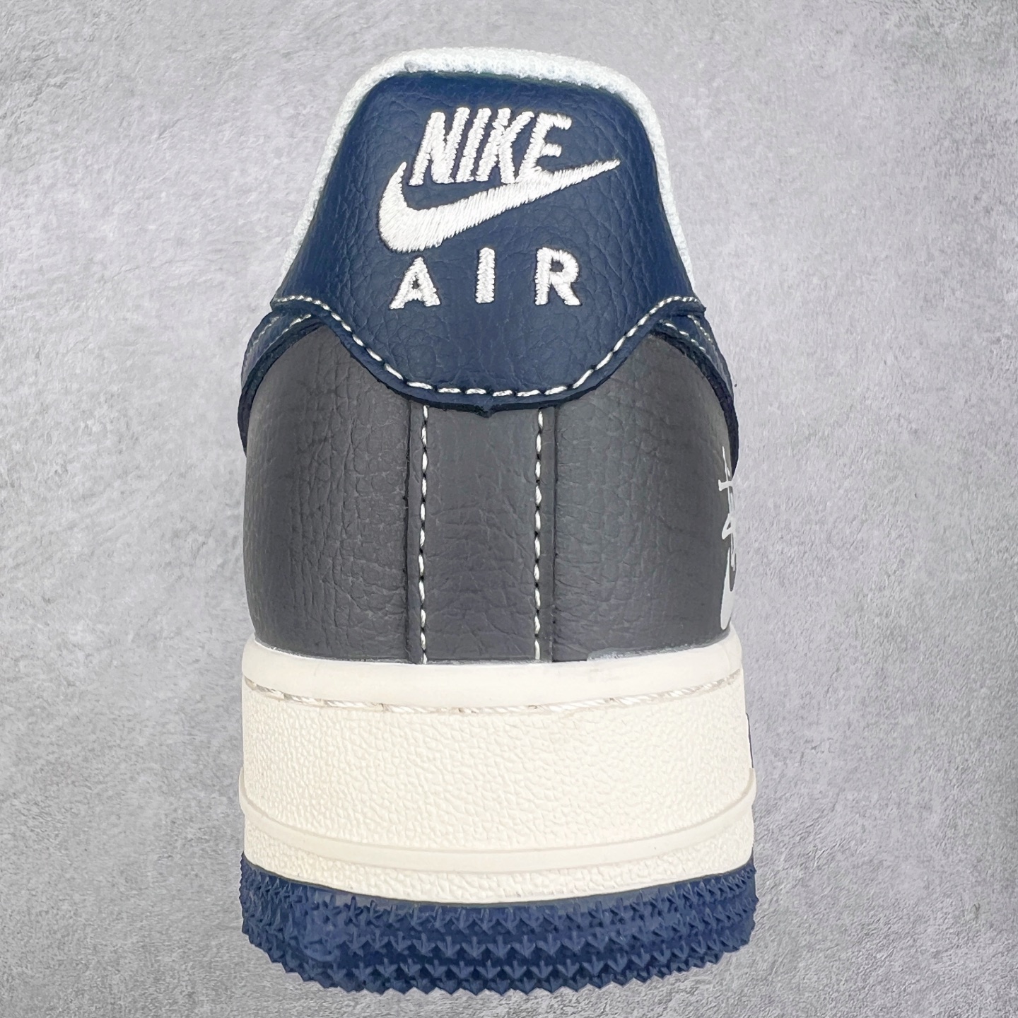 图片[8]-NK Air Force 1´07 Low 空军一号低帮百搭休闲运动板鞋 XS1958-519 柔软、弹性十足的缓震性能和出色的中底设计 横跨复古与现代的外型结合 造就出风靡全球 三十多年的Force 1 直到今天还深受青睐 实拍调校N版已经零色差零失真 百分百还原实物色彩所见即所得 不存在货不对板色差等低级问题 选购参考实物拍摄 不混卖不参货 只用心做好货严格选品 承诺混一赔十 尺码：36 36.5 37.5 38 38.5 39 40 40.5 41 42 42.5 43 44 44.5 45-选品中心