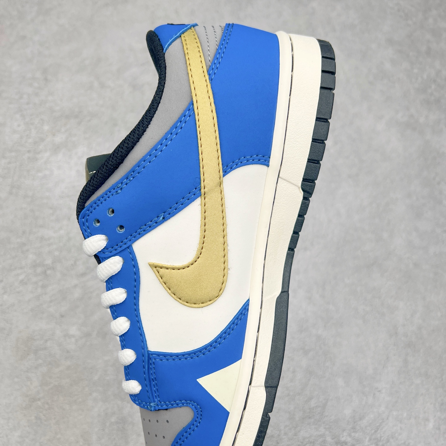 图片[7]-NK Dunk Low 定制配色 ZZ1998-007 大厂出品 极力推荐 原装头层材料 独家版型蒸餾加工帶來的是更好的视觉和脚感体验大厂纯原品质出货 清洁度 电绣工艺 皮料切割干净无任何毛边 细节完美 实拍调校N版已经零色差零失真 百分百还原实物色彩所见即所得 不存在货不对板色差等低级问题 选购参考实物拍摄 不混卖不参货 只用心做好货严格选品 承诺混一赔十 尺码：36 36.5 37.5 38 38.5 39 40 40.5 41 42 42.5 43 44 44.5 45-选品中心