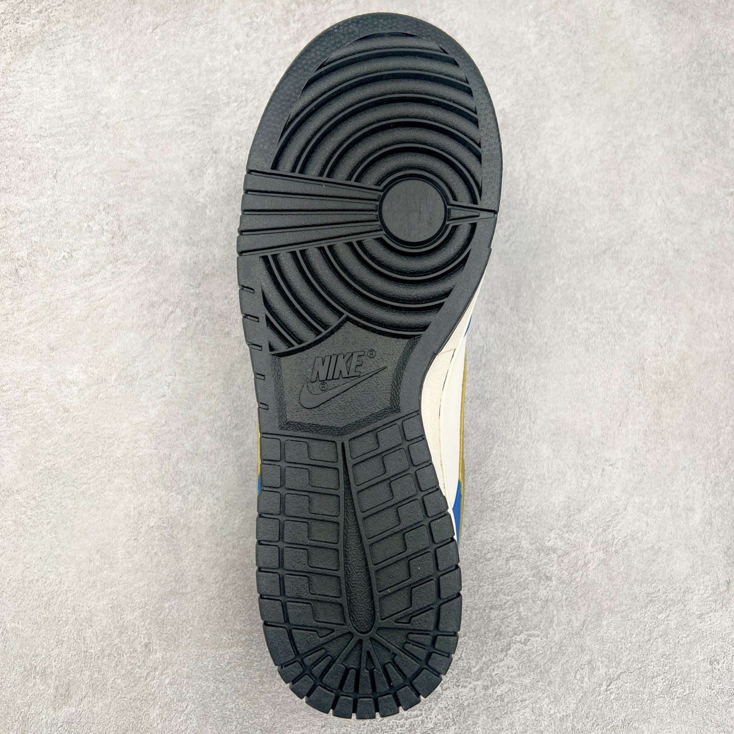 图片[9]-NK Dunk Low 定制配色 ZZ1998-007 大厂出品 极力推荐 原装头层材料 独家版型蒸餾加工帶來的是更好的视觉和脚感体验大厂纯原品质出货 清洁度 电绣工艺 皮料切割干净无任何毛边 细节完美 实拍调校N版已经零色差零失真 百分百还原实物色彩所见即所得 不存在货不对板色差等低级问题 选购参考实物拍摄 不混卖不参货 只用心做好货严格选品 承诺混一赔十 尺码：36 36.5 37.5 38 38.5 39 40 40.5 41 42 42.5 43 44 44.5 45-选品中心