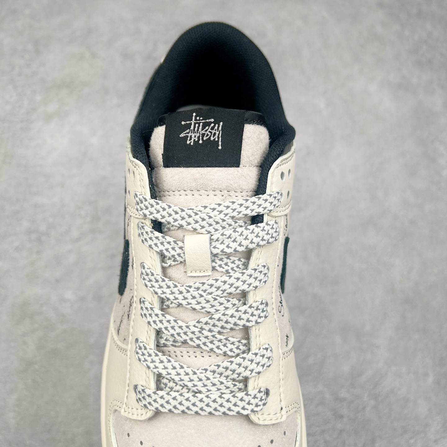 图片[5]-NK Dunk Low 定制配色 XY1688-016 大厂出品 极力推荐 原装头层材料 独家版型蒸餾加工帶來的是更好的视觉和脚感体验大厂纯原品质出货 清洁度 电绣工艺 皮料切割干净无任何毛边 细节完美 实拍调校N版已经零色差零失真 百分百还原实物色彩所见即所得 不存在货不对板色差等低级问题 选购参考实物拍摄 不混卖不参货 只用心做好货严格选品 承诺混一赔十 尺码：36 36.5 37.5 38 38.5 39 40 40.5 41 42 42.5 43 44 44.5 45-选品中心