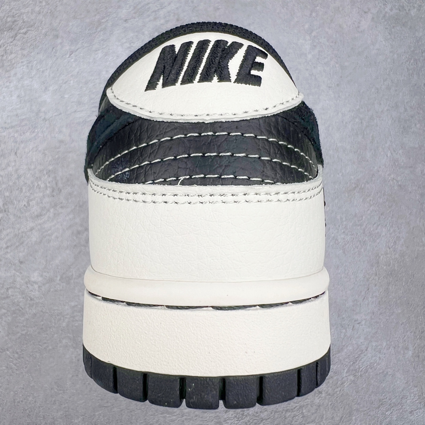 图片[8]-NK Dunk Low 定制配色 XY1688-016 大厂出品 极力推荐 原装头层材料 独家版型蒸餾加工帶來的是更好的视觉和脚感体验大厂纯原品质出货 清洁度 电绣工艺 皮料切割干净无任何毛边 细节完美 实拍调校N版已经零色差零失真 百分百还原实物色彩所见即所得 不存在货不对板色差等低级问题 选购参考实物拍摄 不混卖不参货 只用心做好货严格选品 承诺混一赔十 尺码：36 36.5 37.5 38 38.5 39 40 40.5 41 42 42.5 43 44 44.5 45-选品中心