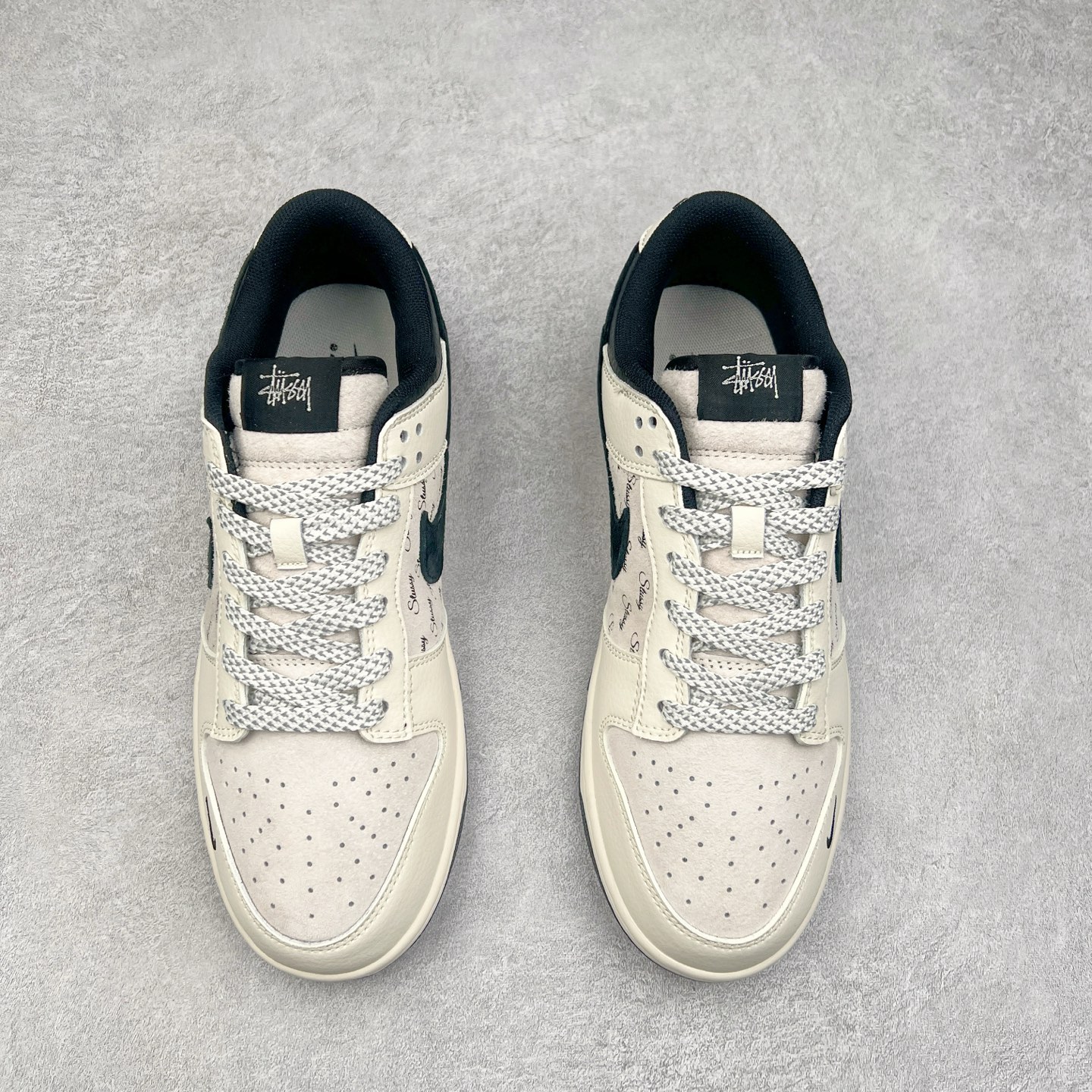 图片[2]-NK Dunk Low 定制配色 XY1688-016 大厂出品 极力推荐 原装头层材料 独家版型蒸餾加工帶來的是更好的视觉和脚感体验大厂纯原品质出货 清洁度 电绣工艺 皮料切割干净无任何毛边 细节完美 实拍调校N版已经零色差零失真 百分百还原实物色彩所见即所得 不存在货不对板色差等低级问题 选购参考实物拍摄 不混卖不参货 只用心做好货严格选品 承诺混一赔十 尺码：36 36.5 37.5 38 38.5 39 40 40.5 41 42 42.5 43 44 44.5 45-选品中心