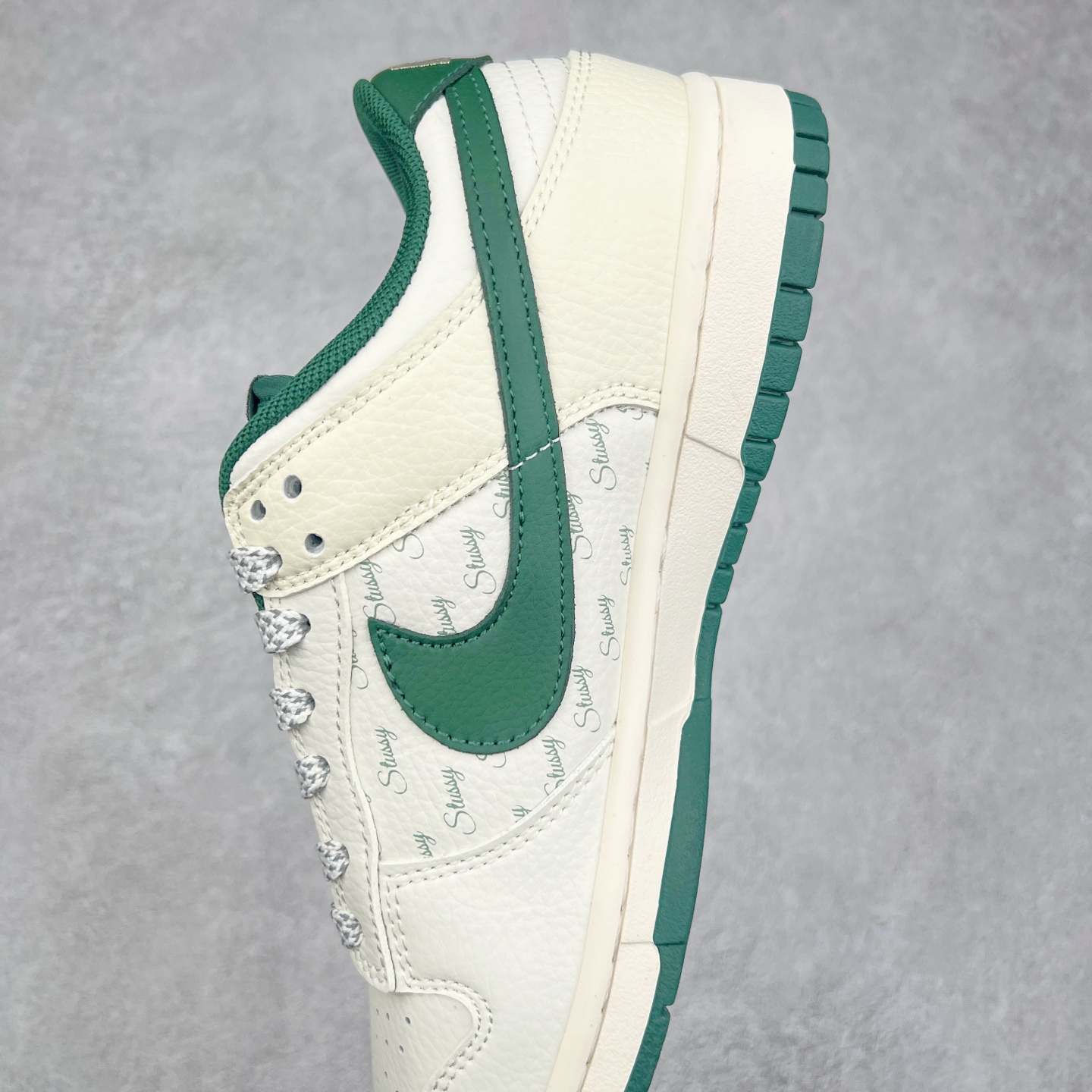 图片[7]-NK Dunk Low 定制配色 XY1688-013 大厂出品 极力推荐 原装头层材料 独家版型蒸餾加工帶來的是更好的视觉和脚感体验大厂纯原品质出货 清洁度 电绣工艺 皮料切割干净无任何毛边 细节完美 实拍调校N版已经零色差零失真 百分百还原实物色彩所见即所得 不存在货不对板色差等低级问题 选购参考实物拍摄 不混卖不参货 只用心做好货严格选品 承诺混一赔十 尺码：36 36.5 37.5 38 38.5 39 40 40.5 41 42 42.5 43 44 44.5 45-选品中心