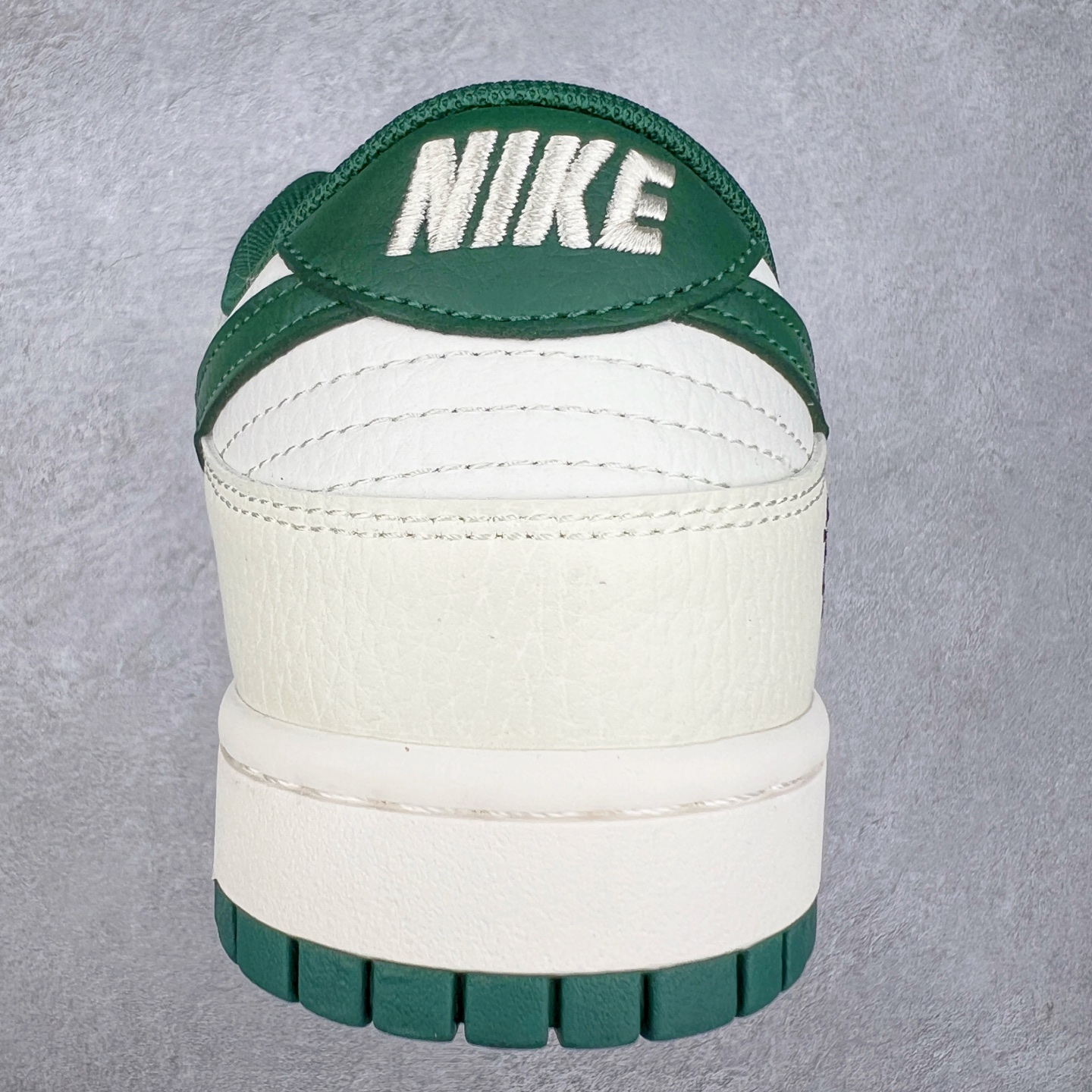 图片[8]-NK Dunk Low 定制配色 XY1688-013 大厂出品 极力推荐 原装头层材料 独家版型蒸餾加工帶來的是更好的视觉和脚感体验大厂纯原品质出货 清洁度 电绣工艺 皮料切割干净无任何毛边 细节完美 实拍调校N版已经零色差零失真 百分百还原实物色彩所见即所得 不存在货不对板色差等低级问题 选购参考实物拍摄 不混卖不参货 只用心做好货严格选品 承诺混一赔十 尺码：36 36.5 37.5 38 38.5 39 40 40.5 41 42 42.5 43 44 44.5 45-选品中心