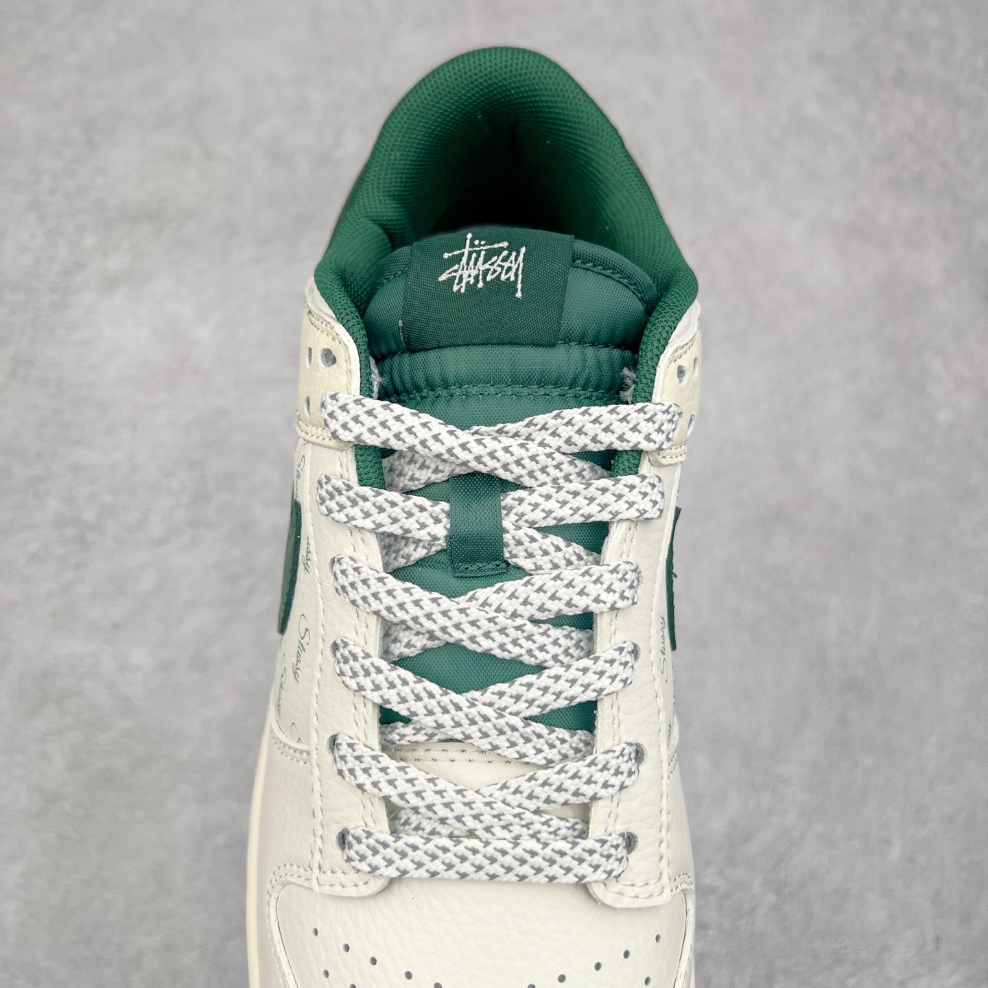 图片[5]-NK Dunk Low 定制配色 XY1688-013 大厂出品 极力推荐 原装头层材料 独家版型蒸餾加工帶來的是更好的视觉和脚感体验大厂纯原品质出货 清洁度 电绣工艺 皮料切割干净无任何毛边 细节完美 实拍调校N版已经零色差零失真 百分百还原实物色彩所见即所得 不存在货不对板色差等低级问题 选购参考实物拍摄 不混卖不参货 只用心做好货严格选品 承诺混一赔十 尺码：36 36.5 37.5 38 38.5 39 40 40.5 41 42 42.5 43 44 44.5 45-选品中心