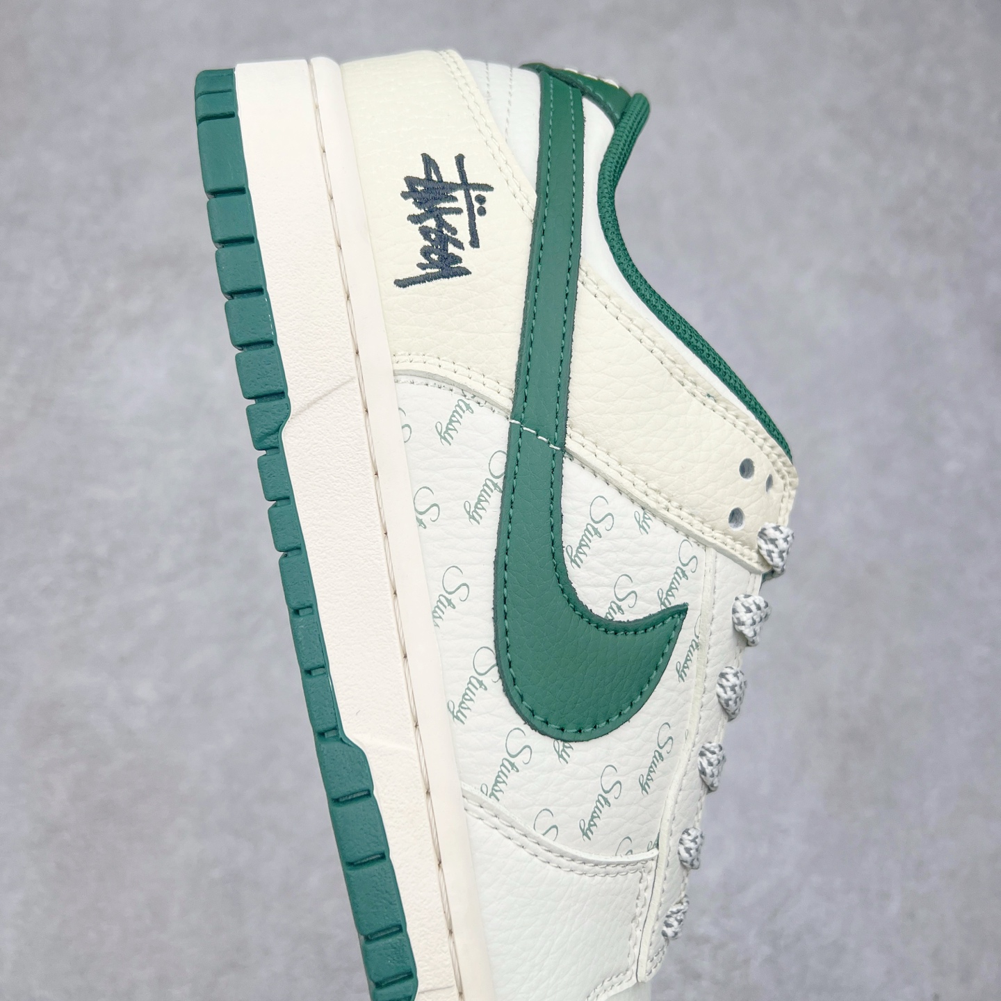图片[6]-NK Dunk Low 定制配色 XY1688-013 大厂出品 极力推荐 原装头层材料 独家版型蒸餾加工帶來的是更好的视觉和脚感体验大厂纯原品质出货 清洁度 电绣工艺 皮料切割干净无任何毛边 细节完美 实拍调校N版已经零色差零失真 百分百还原实物色彩所见即所得 不存在货不对板色差等低级问题 选购参考实物拍摄 不混卖不参货 只用心做好货严格选品 承诺混一赔十 尺码：36 36.5 37.5 38 38.5 39 40 40.5 41 42 42.5 43 44 44.5 45-选品中心