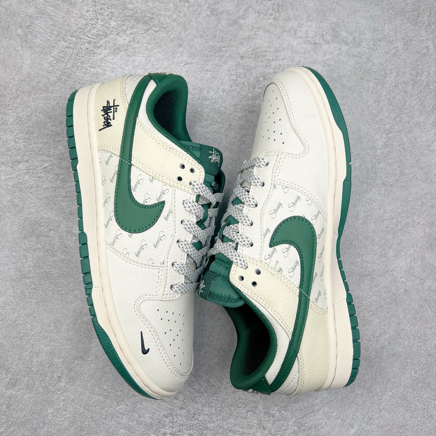 图片[3]-NK Dunk Low 定制配色 XY1688-013 大厂出品 极力推荐 原装头层材料 独家版型蒸餾加工帶來的是更好的视觉和脚感体验大厂纯原品质出货 清洁度 电绣工艺 皮料切割干净无任何毛边 细节完美 实拍调校N版已经零色差零失真 百分百还原实物色彩所见即所得 不存在货不对板色差等低级问题 选购参考实物拍摄 不混卖不参货 只用心做好货严格选品 承诺混一赔十 尺码：36 36.5 37.5 38 38.5 39 40 40.5 41 42 42.5 43 44 44.5 45-选品中心