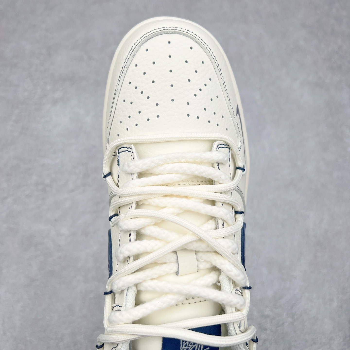 图片[4]-NK Dunk Low 定制配色 YX5066-275 大厂出品 极力推荐 原装头层材料 独家版型蒸餾加工帶來的是更好的视觉和脚感体验大厂纯原品质出货 清洁度 电绣工艺 皮料切割干净无任何毛边 细节完美 实拍调校N版已经零色差零失真 百分百还原实物色彩所见即所得 不存在货不对板色差等低级问题 选购参考实物拍摄 不混卖不参货 只用心做好货严格选品 承诺混一赔十 尺码：36 36.5 37.5 38 38.5 39 40 40.5 41 42 42.5 43 44 44.5 45-选品中心