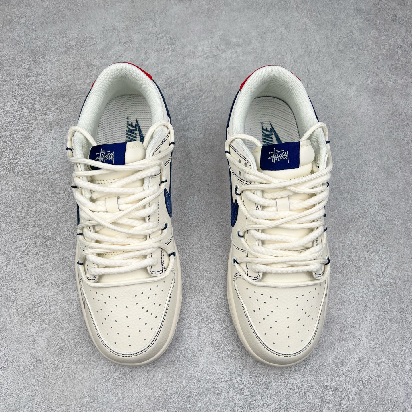 图片[2]-NK Dunk Low 定制配色 YX5066-275 大厂出品 极力推荐 原装头层材料 独家版型蒸餾加工帶來的是更好的视觉和脚感体验大厂纯原品质出货 清洁度 电绣工艺 皮料切割干净无任何毛边 细节完美 实拍调校N版已经零色差零失真 百分百还原实物色彩所见即所得 不存在货不对板色差等低级问题 选购参考实物拍摄 不混卖不参货 只用心做好货严格选品 承诺混一赔十 尺码：36 36.5 37.5 38 38.5 39 40 40.5 41 42 42.5 43 44 44.5 45-选品中心