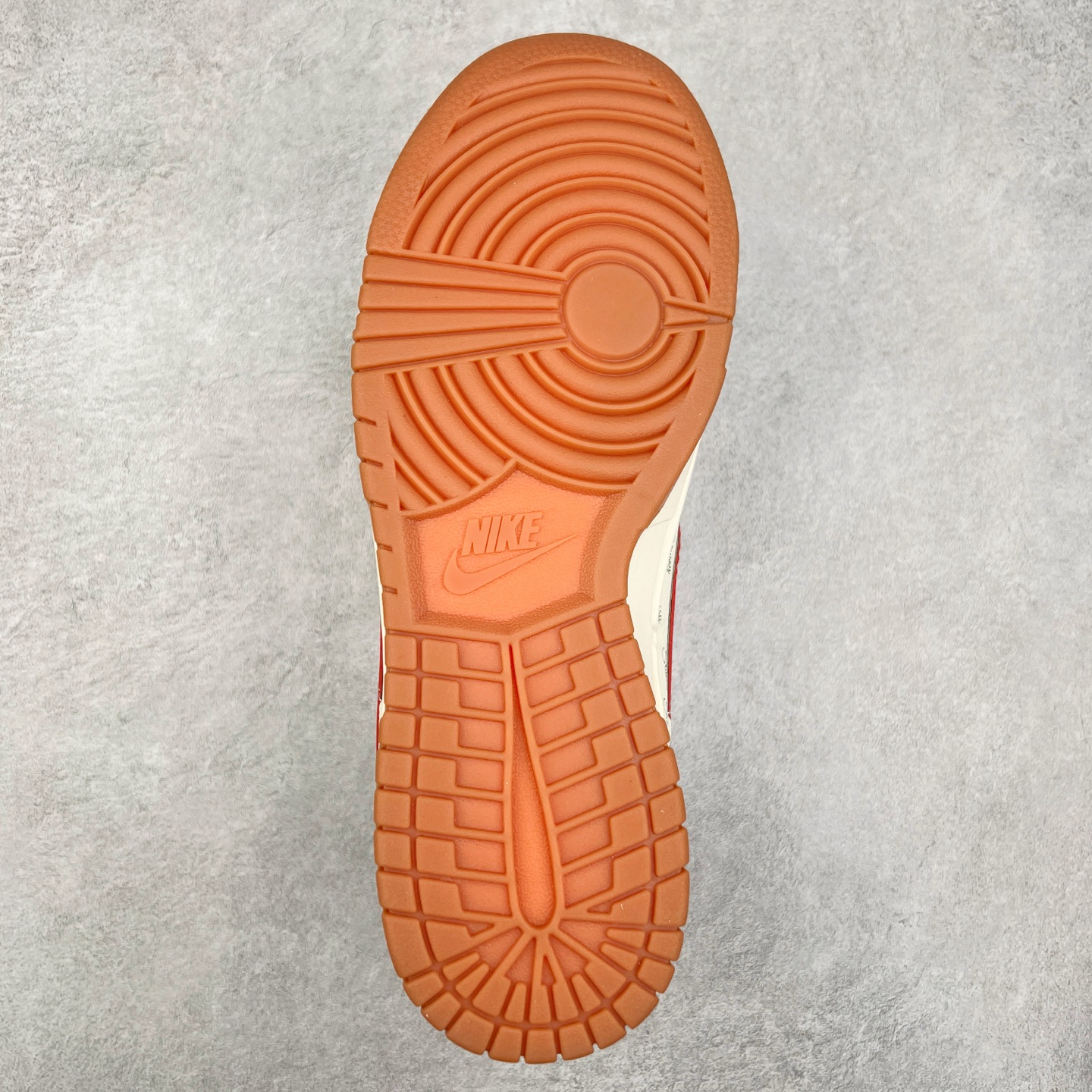 图片[9]-NK Dunk Low 定制配色 XS6089-542 大厂出品 极力推荐 原装头层材料 独家版型蒸餾加工帶來的是更好的视觉和脚感体验大厂纯原品质出货 清洁度 电绣工艺 皮料切割干净无任何毛边 细节完美 实拍调校N版已经零色差零失真 百分百还原实物色彩所见即所得 不存在货不对板色差等低级问题 选购参考实物拍摄 不混卖不参货 只用心做好货严格选品 承诺混一赔十 尺码：36 36.5 37.5 38 38.5 39 40 40.5 41 42 42.5 43 44 44.5 45-选品中心