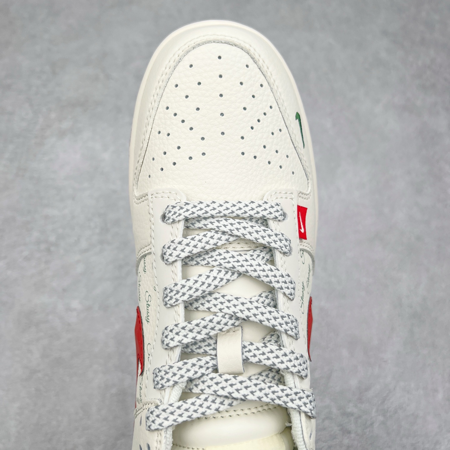 图片[4]-NK Dunk Low 定制配色 XS6089-542 大厂出品 极力推荐 原装头层材料 独家版型蒸餾加工帶來的是更好的视觉和脚感体验大厂纯原品质出货 清洁度 电绣工艺 皮料切割干净无任何毛边 细节完美 实拍调校N版已经零色差零失真 百分百还原实物色彩所见即所得 不存在货不对板色差等低级问题 选购参考实物拍摄 不混卖不参货 只用心做好货严格选品 承诺混一赔十 尺码：36 36.5 37.5 38 38.5 39 40 40.5 41 42 42.5 43 44 44.5 45-选品中心