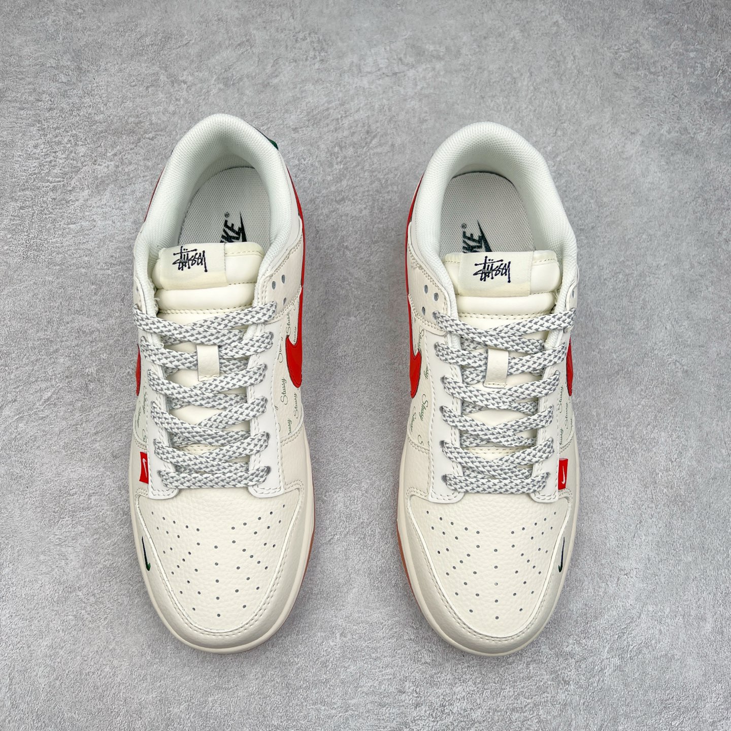 图片[2]-NK Dunk Low 定制配色 XS6089-542 大厂出品 极力推荐 原装头层材料 独家版型蒸餾加工帶來的是更好的视觉和脚感体验大厂纯原品质出货 清洁度 电绣工艺 皮料切割干净无任何毛边 细节完美 实拍调校N版已经零色差零失真 百分百还原实物色彩所见即所得 不存在货不对板色差等低级问题 选购参考实物拍摄 不混卖不参货 只用心做好货严格选品 承诺混一赔十 尺码：36 36.5 37.5 38 38.5 39 40 40.5 41 42 42.5 43 44 44.5 45-选品中心