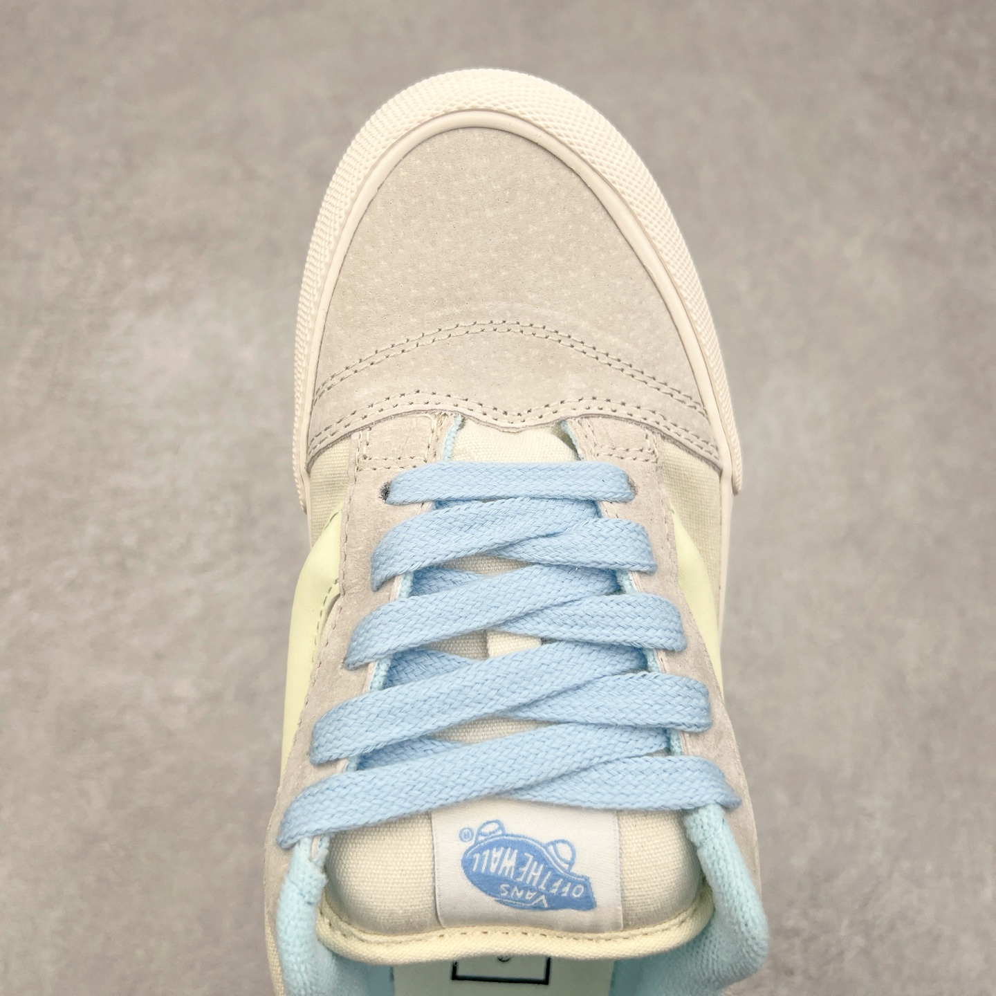 图片[4]-Vans Knu Skool Classics 白蓝荧光/黑紫荧光 范斯新款 复古休闲胖胖面包鞋 肥胖版立体大Logo 男女同款 “闪闪发光的万斯面包出货啦！”夜光版本，白天晒一下，晚上亮一晚上！日常搭配也很好搭，麂皮拼接多安帆布，质感这一块拉满了！ 货号：VN000D6CZ5D 尺码：35 36 36.5 37 38 38.5 39 40 40.5 41 42 42.5 43 44-选品中心