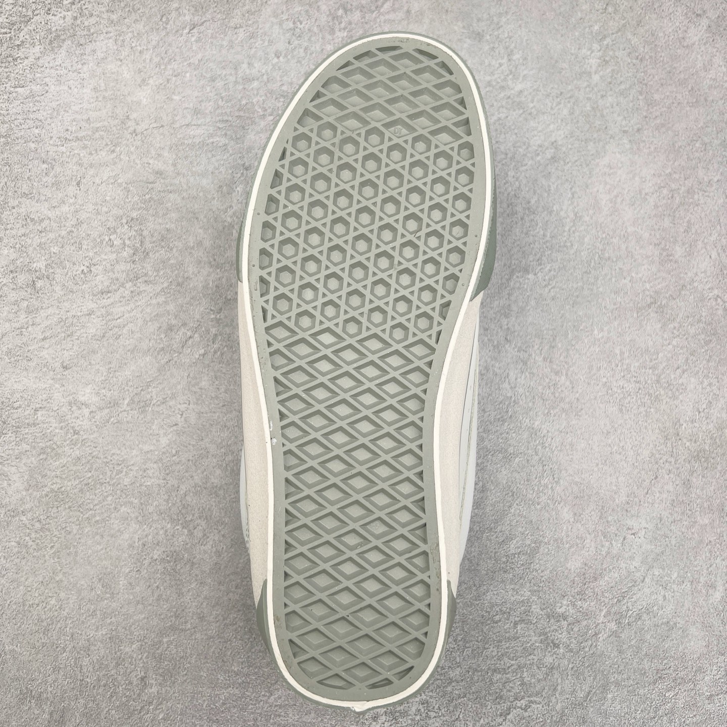 图片[9]-Vans Knu Skool 白米皮面 复古休闲防滑减震低帮面包鞋 颜色：vans 面包白皮浅绿底 货号：VN0009QCBUH 尺码：35 36 36.5 37 38 38.5 39 40 40.5 41 42 42.5 43 44-选品中心