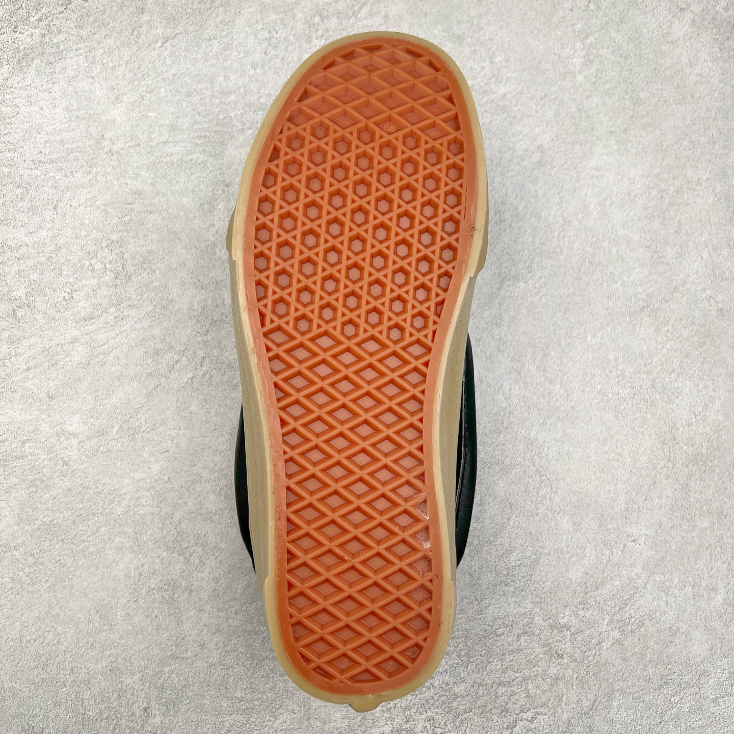 图片[9]-Vans Knu Skool 黑绿生胶 范斯官方 复古休闲胖胖面包鞋 肥胖版大LOGO原版全皮猪八面料 苏格兰绿格纹编织鞋带搭配铁扣设计 货号：VN000CRPB9M 尺码：35 36 36.5 37 38 38.5 39 40 40.5 41 42 42.5 43 44 工艺：硫化1：1（重量1：1、真标、原钢印、材质标、鞋型标、合格证）-选品中心