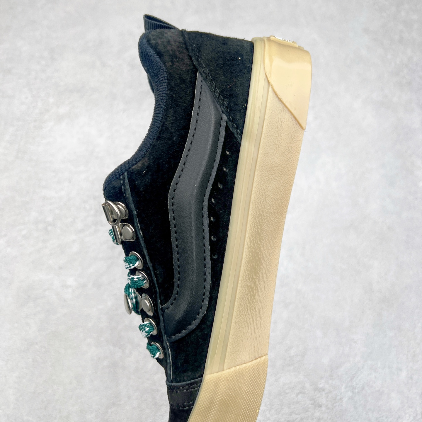 图片[7]-Vans Knu Skool 黑绿生胶 范斯官方 复古休闲胖胖面包鞋 肥胖版大LOGO原版全皮猪八面料 苏格兰绿格纹编织鞋带搭配铁扣设计 货号：VN000CRPB9M 尺码：35 36 36.5 37 38 38.5 39 40 40.5 41 42 42.5 43 44 工艺：硫化1：1（重量1：1、真标、原钢印、材质标、鞋型标、合格证）-选品中心