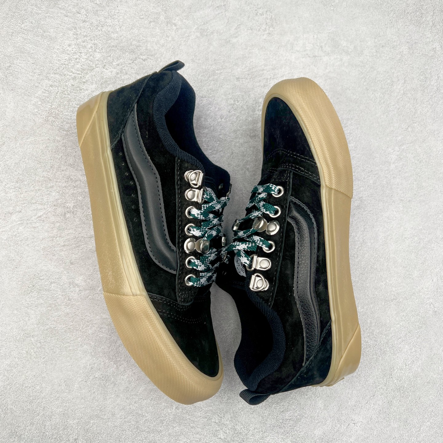 图片[3]-Vans Knu Skool 黑绿生胶 范斯官方 复古休闲胖胖面包鞋 肥胖版大LOGO原版全皮猪八面料 苏格兰绿格纹编织鞋带搭配铁扣设计 货号：VN000CRPB9M 尺码：35 36 36.5 37 38 38.5 39 40 40.5 41 42 42.5 43 44 工艺：硫化1：1（重量1：1、真标、原钢印、材质标、鞋型标、合格证）-选品中心