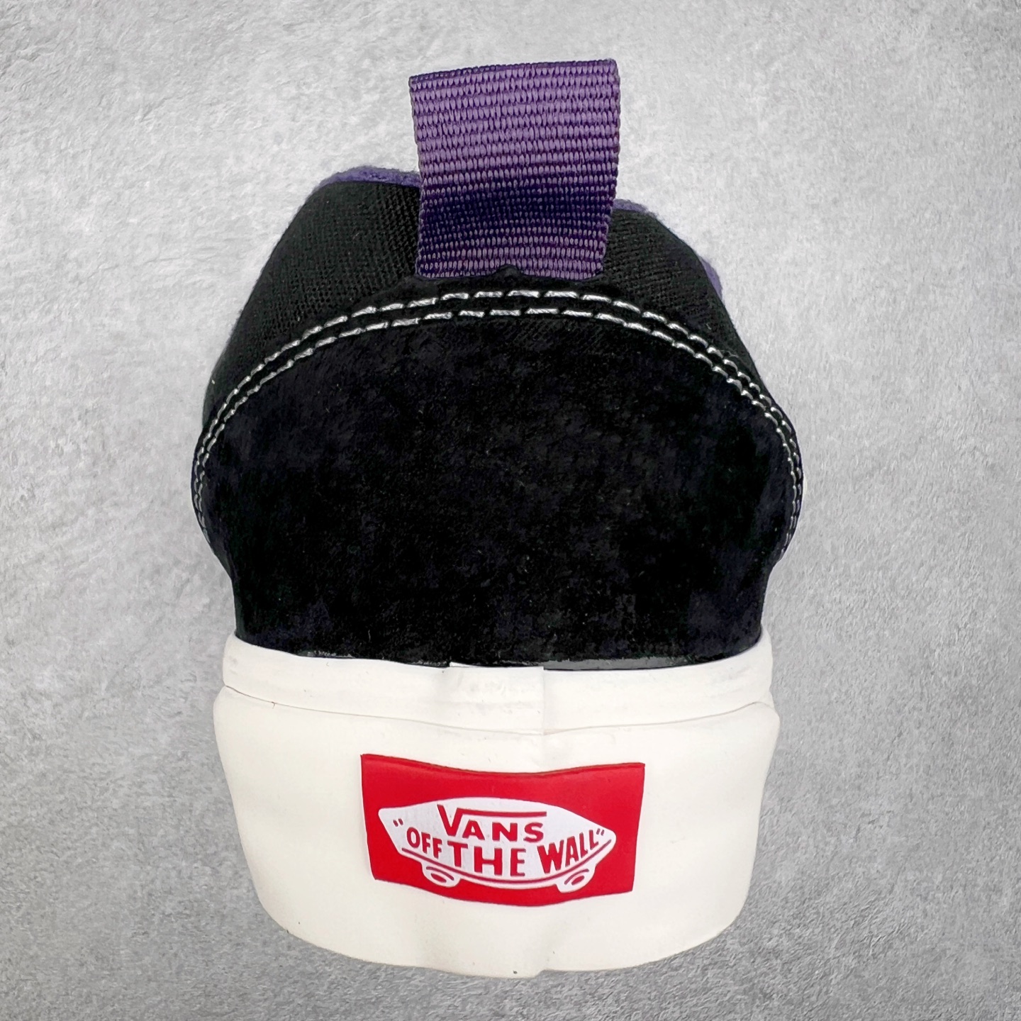 图片[8]-Vans Knu Skool Classics 白蓝荧光/黑紫荧光 范斯新款 复古休闲胖胖面包鞋 肥胖版立体大Logo 男女同款 “闪闪发光的万斯面包出货啦！”夜光版本，白天晒一下，晚上亮一晚上！日常搭配也很好搭，麂皮拼接多安帆布，质感这一块拉满了！ 货号：VN000D6CZ5D 尺码：35 36 36.5 37 38 38.5 39 40 40.5 41 42 42.5 43 44-选品中心