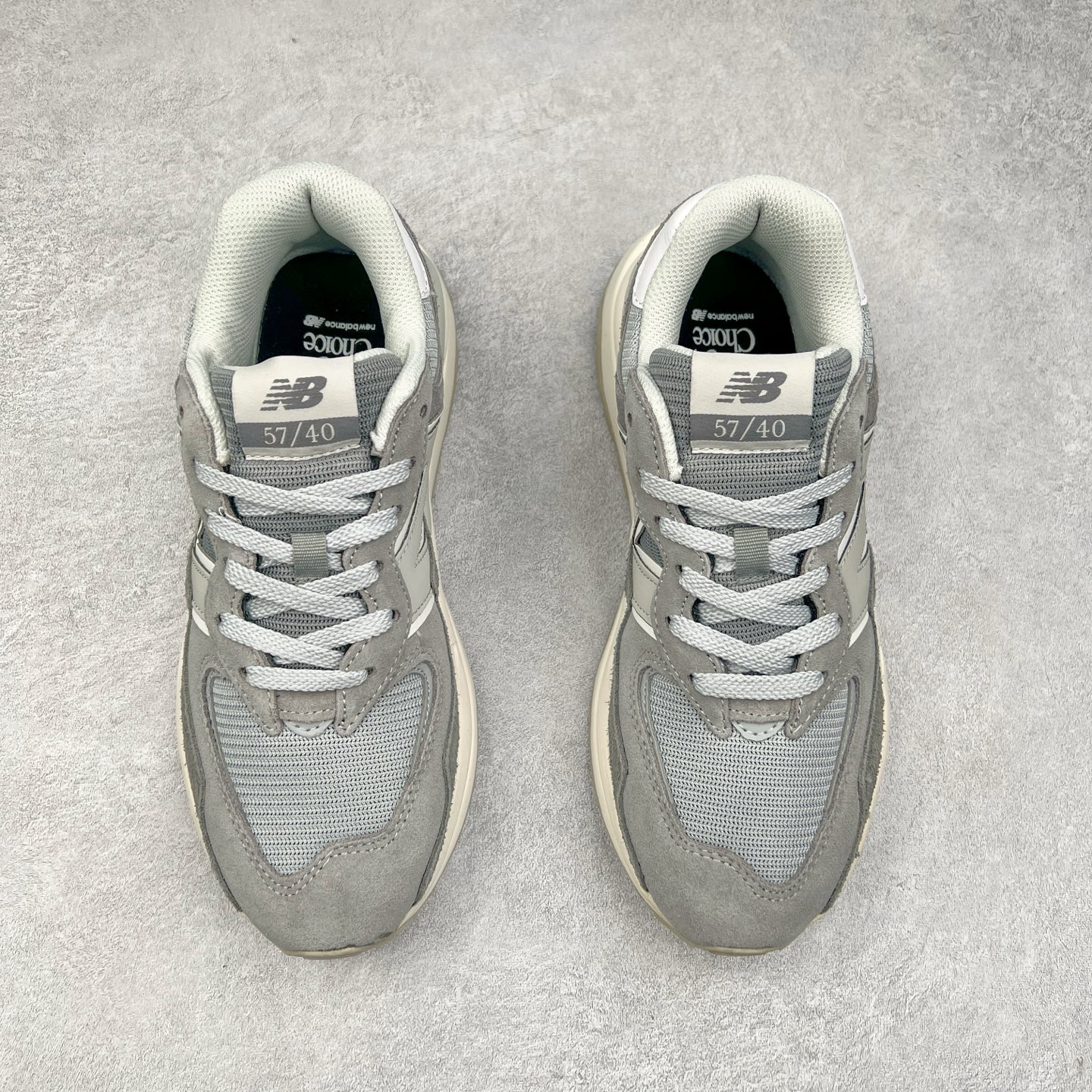 图片[2]-＃福利特价 New Balance/新百伦 NB5740系列 复古休闲运动跑鞋 特别以1988年首度面世的经典574作为设计蓝本 保留574简约易衬的80s鞋型轮廓 同时再加以向90年代特立独行的抢眼美学致敬 凭借多种严选的优质素材重塑出让人耳目一新又充满层次感的革新中低结构 另一方面 为呼应90年代的巨大化潮流 鞋侧也点题采用了相应的巨大化N字Logo 并且加上反光细节点缀 再结合同样启发自574并经过改良的抓地鞋底 可谓集结两大年代的注目设计元素 尺码：36 36.5 37 37.5 38 38.5 39 40 40.5 41 42 42.5 43 44 45-选品中心