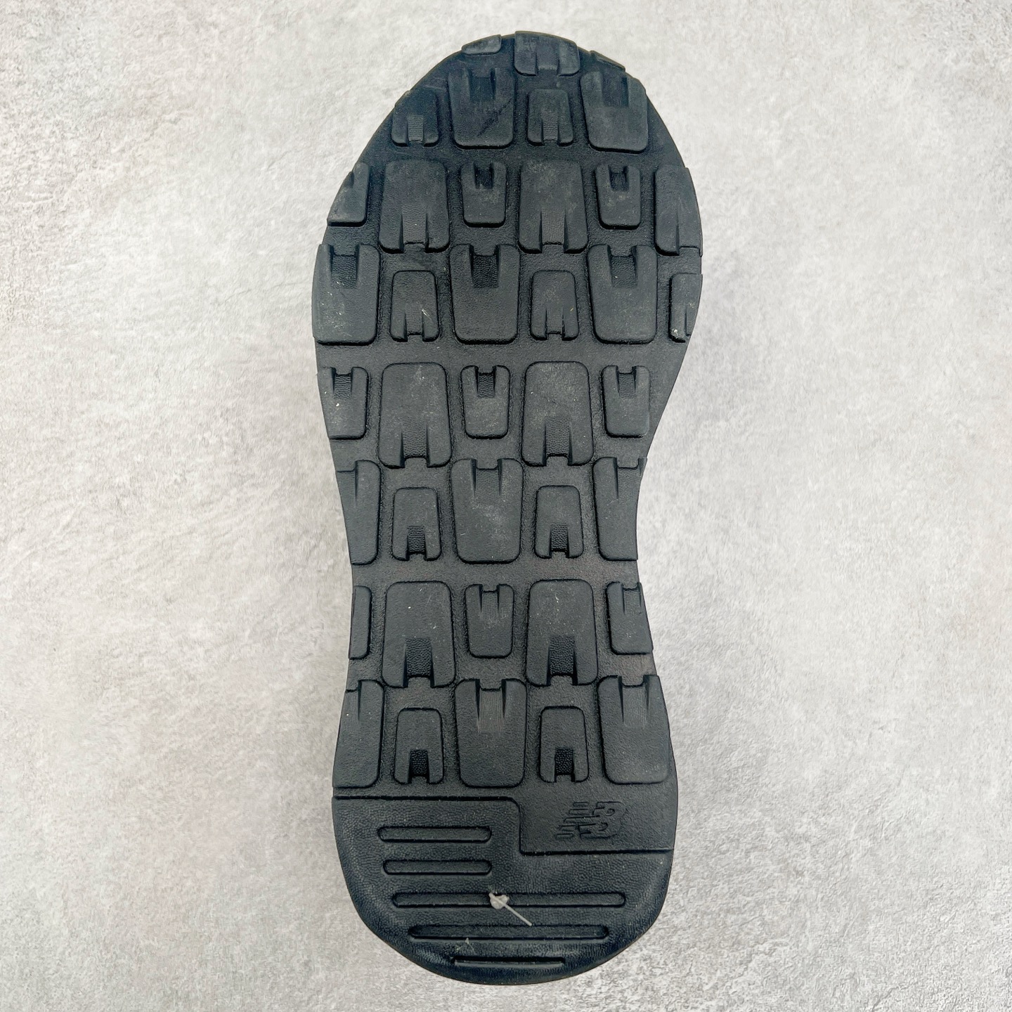 图片[9]-＃福利特价 New Balance/新百伦 NB5740系列 复古休闲运动跑鞋 特别以1988年首度面世的经典574作为设计蓝本 保留574简约易衬的80s鞋型轮廓 同时再加以向90年代特立独行的抢眼美学致敬 凭借多种严选的优质素材重塑出让人耳目一新又充满层次感的革新中低结构 另一方面 为呼应90年代的巨大化潮流 鞋侧也点题采用了相应的巨大化N字Logo 并且加上反光细节点缀 再结合同样启发自574并经过改良的抓地鞋底 可谓集结两大年代的注目设计元素 尺码：36 36.5 37 37.5 38 38.5 39 40 40.5 41 42 42.5 43 44 45-选品中心