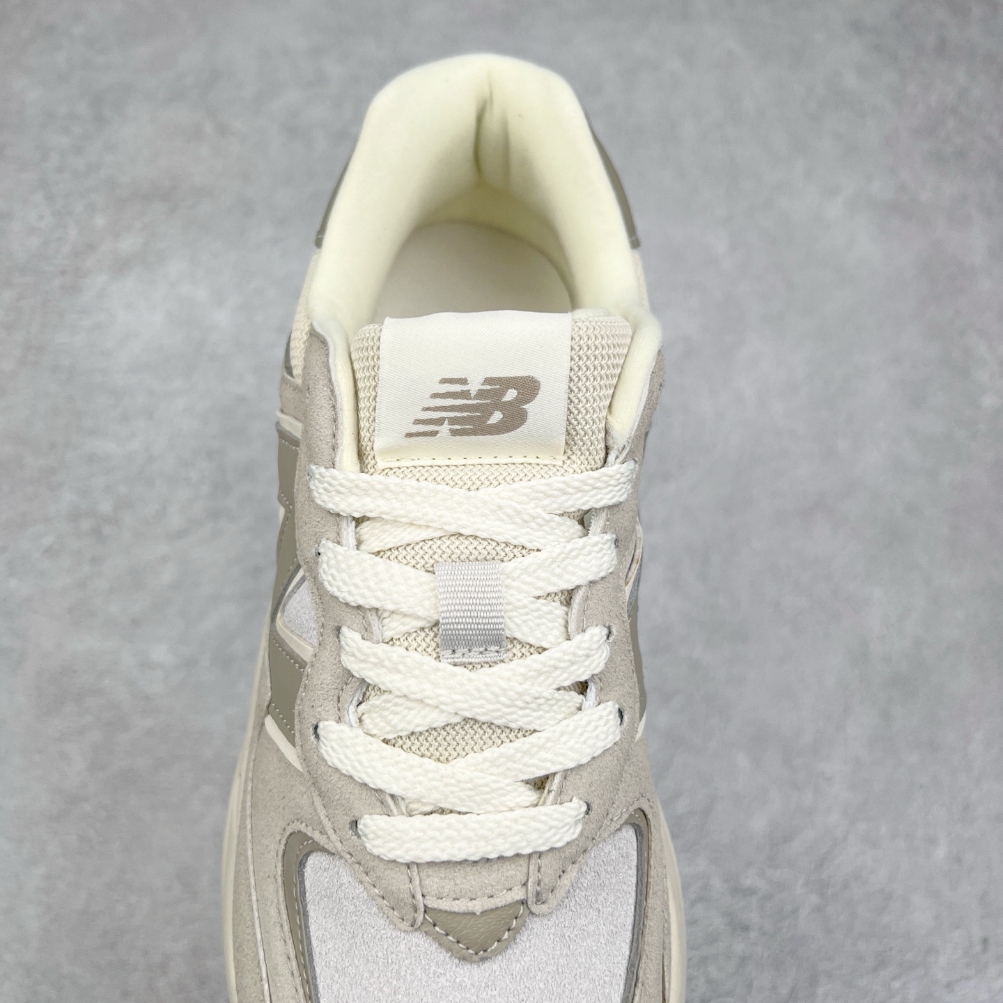 图片[5]-＃福利特价 New Balance/新百伦 NB5740系列 复古休闲运动跑鞋 特别以1988年首度面世的经典574作为设计蓝本 保留574简约易衬的80s鞋型轮廓 同时再加以向90年代特立独行的抢眼美学致敬 凭借多种严选的优质素材重塑出让人耳目一新又充满层次感的革新中低结构 另一方面 为呼应90年代的巨大化潮流 鞋侧也点题采用了相应的巨大化N字Logo 并且加上反光细节点缀 再结合同样启发自574并经过改良的抓地鞋底 可谓集结两大年代的注目设计元素 尺码：36 36.5 37 37.5 38 38.5 39 40 40.5 41 42 42.5 43 44 45-选品中心