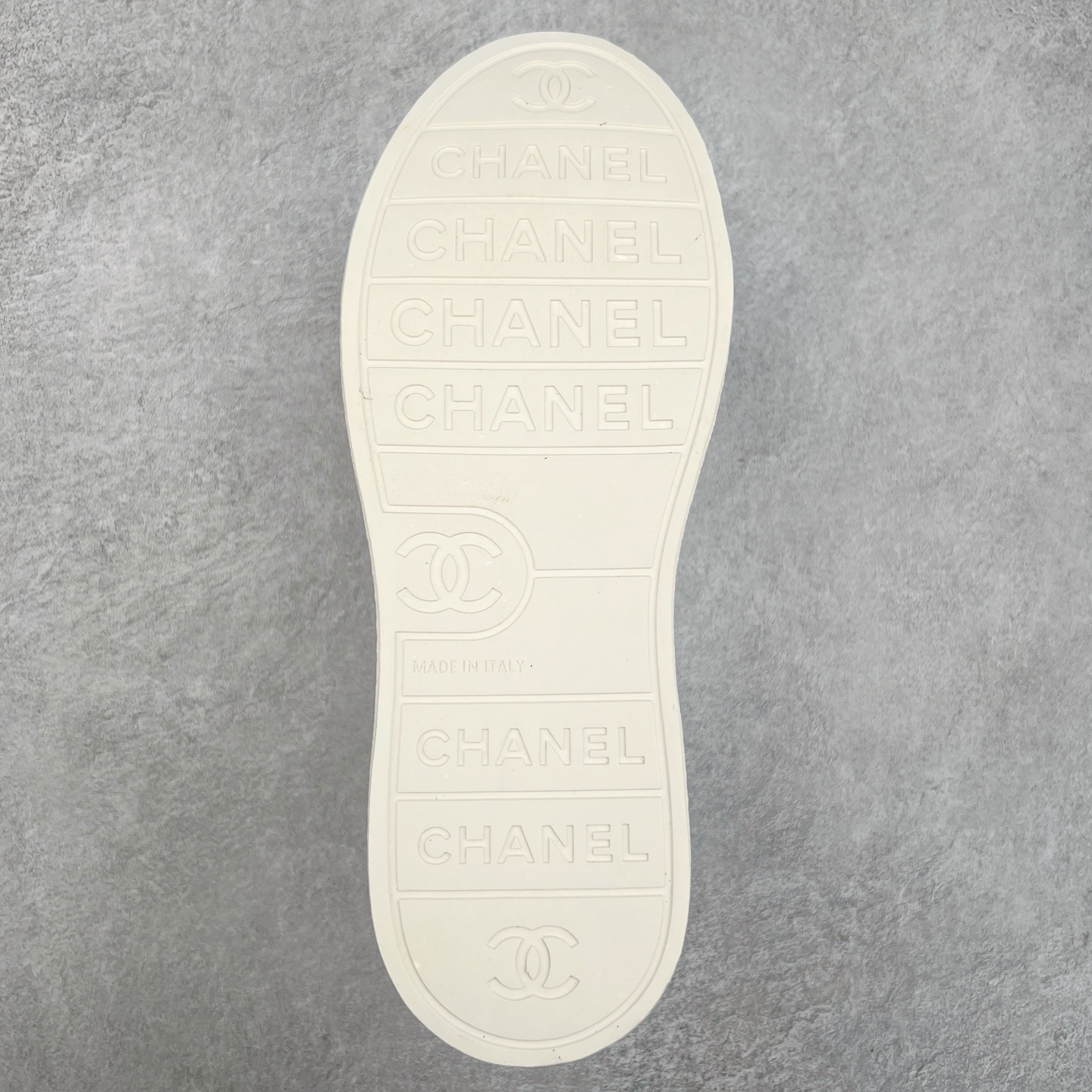 图片[9]-Chanel香奈儿24SS最新款 全皮 熊猫配色 小白鞋 休闲 运动鞋 滑板鞋 原版购入开发做货 小香 C家 专柜又一超级大爆款 网红博主小姐姐们的挚爱 社交平台的各种夸赞 人气超高质感透气超级春夏 看到这期总能唤起少女内心对时髦的诉求 最新小牛皮材质 经典黑白配色 上脚时髦感十足 容易打理 配送专柜精美包装🛍📦 ▪面料： 原版定制进口牛皮材质 ▪内里：定制柔软羊皮里 ▪鞋底：原版开模TPU防滑大底 ▪底厚：2.5CM 尺码： 35-40-选品中心