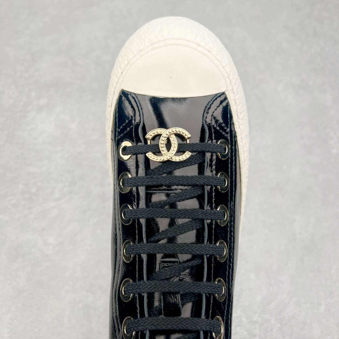 图片[4]-Chanel香奈儿24SS最新款 全皮 熊猫配色 小白鞋 休闲 运动鞋 滑板鞋 原版购入开发做货 小香 C家 专柜又一超级大爆款 网红博主小姐姐们的挚爱 社交平台的各种夸赞 人气超高质感透气超级春夏 看到这期总能唤起少女内心对时髦的诉求 最新小牛皮材质 经典黑白配色 上脚时髦感十足 容易打理 配送专柜精美包装🛍📦 ▪面料： 原版定制进口牛皮材质 ▪内里：定制柔软羊皮里 ▪鞋底：原版开模TPU防滑大底 ▪底厚：2.5CM 尺码： 35-40-选品中心