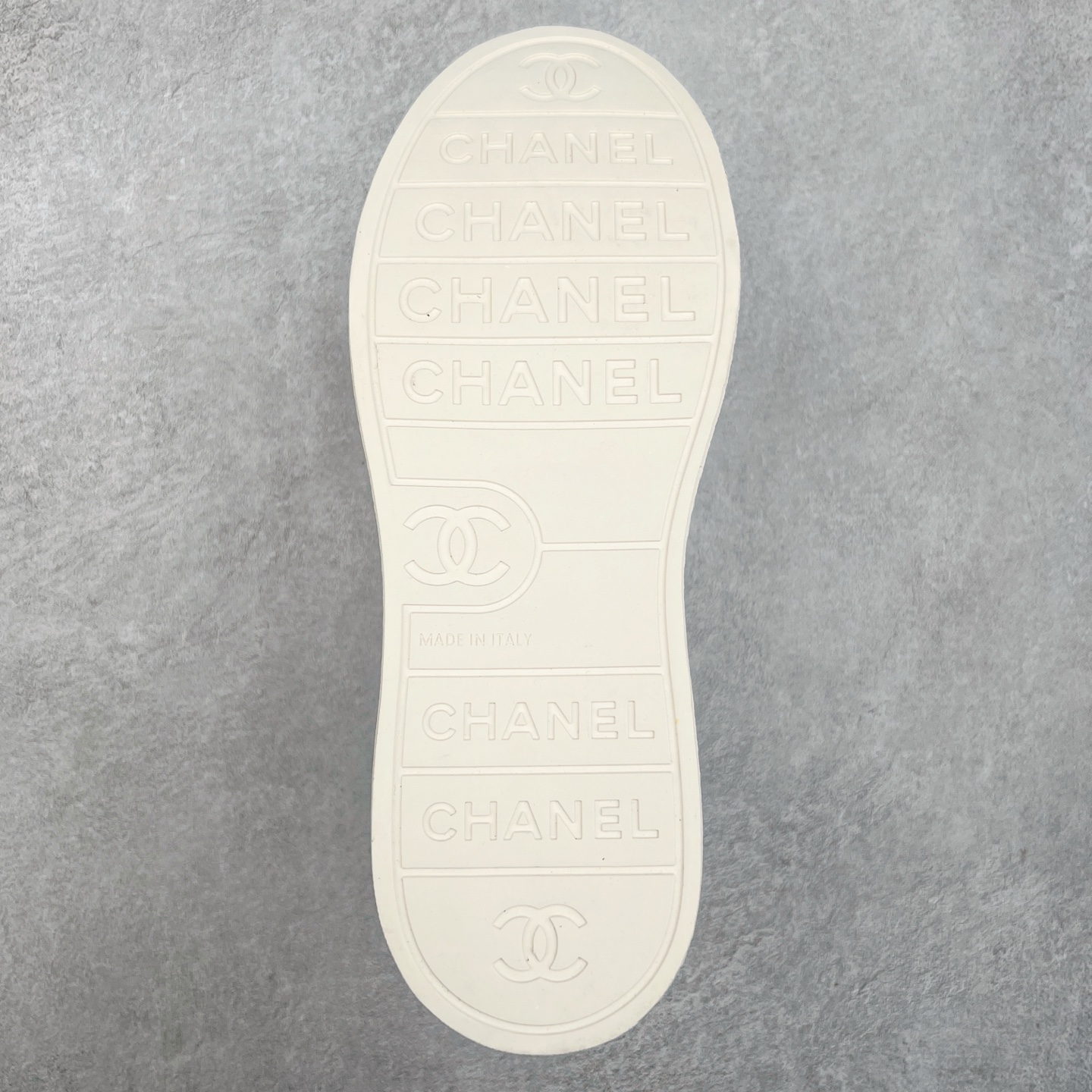 图片[9]-Chanel香奈儿24SS最新款 全皮 熊猫配色 小白鞋 休闲 运动鞋 滑板鞋 原版购入开发做货 小香 C家 专柜又一超级大爆款 网红博主小姐姐们的挚爱 社交平台的各种夸赞 人气超高质感透气超级春夏 看到这期总能唤起少女内心对时髦的诉求 最新小牛皮材质 经典黑白配色 上脚时髦感十足 容易打理 配送专柜精美包装🛍📦 ▪面料： 原版定制进口牛皮材质 ▪内里：定制柔软羊皮里 ▪鞋底：原版开模TPU防滑大底 ▪底厚：2.5CM 尺码： 35-40-选品中心