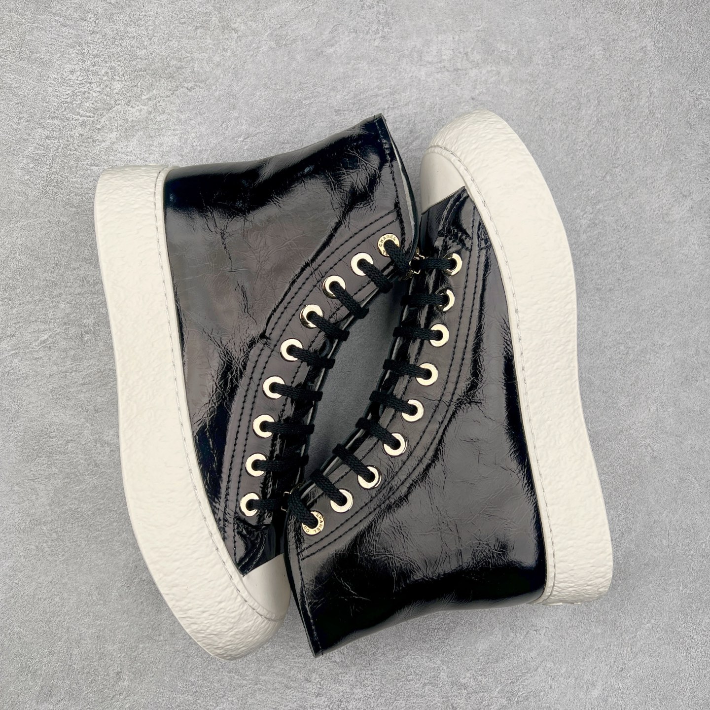 图片[3]-Chanel香奈儿24SS最新款 全皮 熊猫配色 小白鞋 休闲 运动鞋 滑板鞋 原版购入开发做货 小香 C家 专柜又一超级大爆款 网红博主小姐姐们的挚爱 社交平台的各种夸赞 人气超高质感透气超级春夏 看到这期总能唤起少女内心对时髦的诉求 最新小牛皮材质 经典黑白配色 上脚时髦感十足 容易打理 配送专柜精美包装🛍📦 ▪面料： 原版定制进口牛皮材质 ▪内里：定制柔软羊皮里 ▪鞋底：原版开模TPU防滑大底 ▪底厚：2.5CM 尺码： 35-40-选品中心