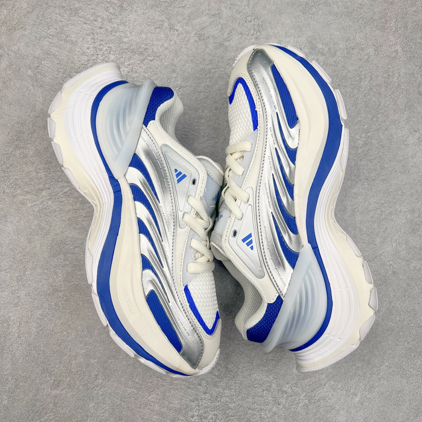 图片[3]-AD XLG MTW系列 舒适百搭防滑耐磨低帮跑步鞋老爹鞋 JS1502 鞋面采用贯穿式银条 完整的线条流畅度带来充分的视觉享受 鞋舌若隐若现的LOGO充满神秘感 夸张的鞋后跟幅度设计 线条感延伸至后跟标志三条杆彰显adidas调性 中底采用LIGHT STRIKE科技 在满足穿搭属性的同时提供舒适的脚感 完整的流线型设计语言 从鞋面贯穿到鞋底以及鞋花纹路 颜值与实力兼具 秀场与日常皆融 未来已来 让我们继续期待 实拍调校N版已经零色差零失真 百分百还原实物色彩所见即所得 不存在货不对板色差等低级问题 选购参考实物拍摄 不混卖不参货 只用心做好货严格选品 承诺混一赔十 尺码：36 36.5 37.5 38 38.5 39 40 40.5 41 42 42.5 43 44 44.5 45-选品中心