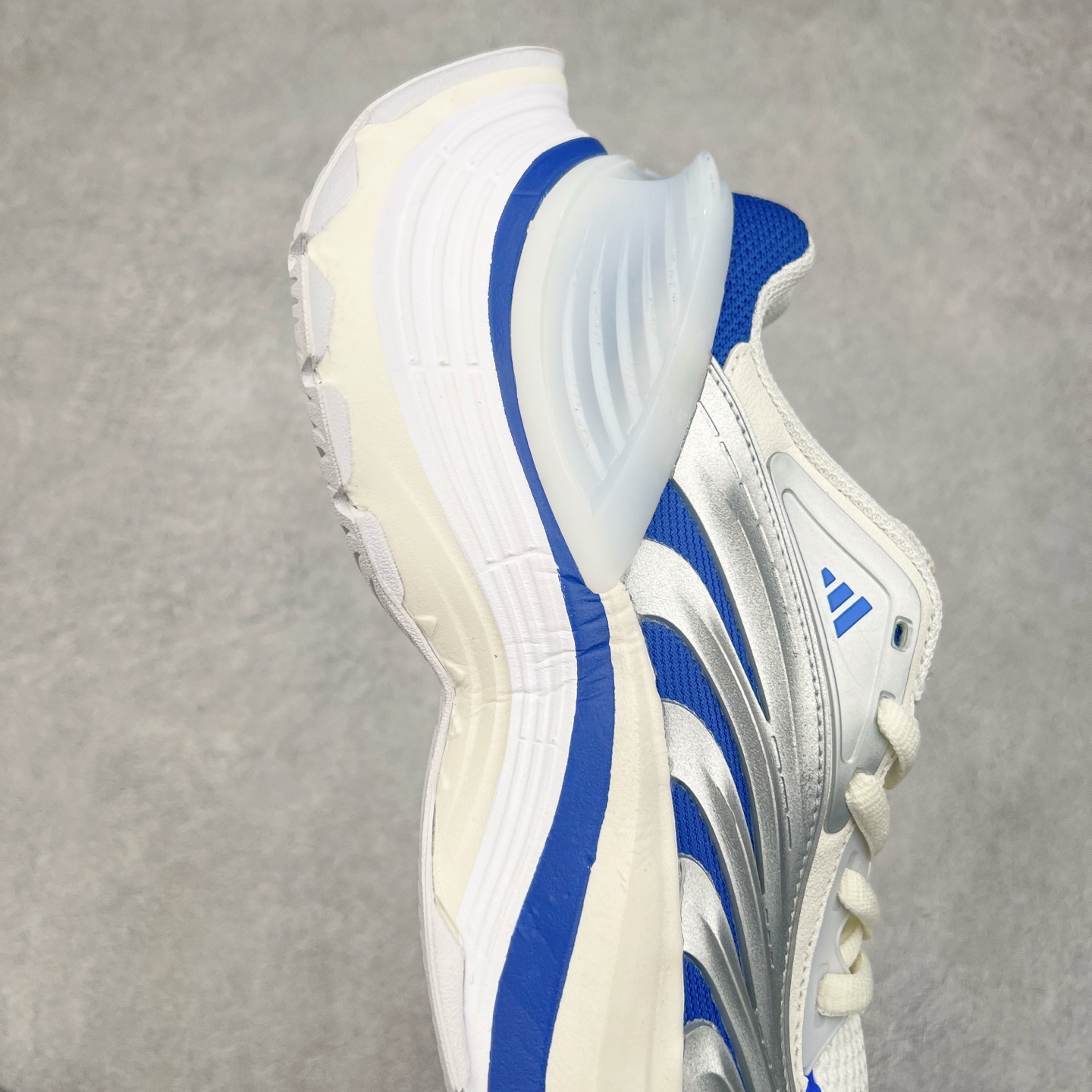 图片[6]-AD XLG MTW系列 舒适百搭防滑耐磨低帮跑步鞋老爹鞋 JS1502 鞋面采用贯穿式银条 完整的线条流畅度带来充分的视觉享受 鞋舌若隐若现的LOGO充满神秘感 夸张的鞋后跟幅度设计 线条感延伸至后跟标志三条杆彰显adidas调性 中底采用LIGHT STRIKE科技 在满足穿搭属性的同时提供舒适的脚感 完整的流线型设计语言 从鞋面贯穿到鞋底以及鞋花纹路 颜值与实力兼具 秀场与日常皆融 未来已来 让我们继续期待 实拍调校N版已经零色差零失真 百分百还原实物色彩所见即所得 不存在货不对板色差等低级问题 选购参考实物拍摄 不混卖不参货 只用心做好货严格选品 承诺混一赔十 尺码：36 36.5 37.5 38 38.5 39 40 40.5 41 42 42.5 43 44 44.5 45-选品中心