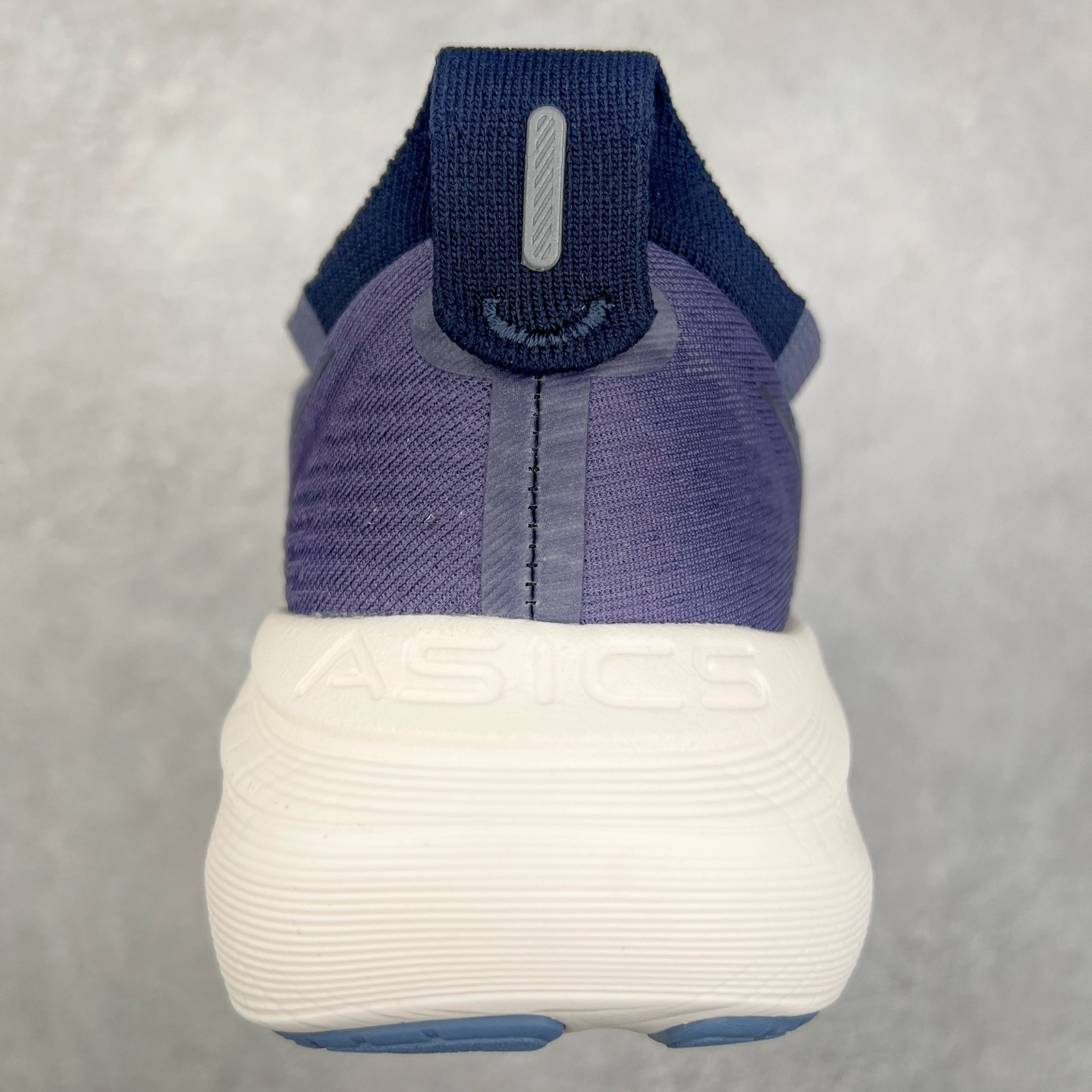 图片[8]-Asics GEL-Nimbus 27 亚瑟士缓震跑鞋 近年复古风潮的势头很旺 ASICS一直坚信保持身体的健康与活力是打造健康快乐的生活方式的最佳途径 ASICS为复古鞋型注入新设计 为玩家的街头穿搭提供了更多可能 GEL-NIMBUSTM9运动鞋最初是为中立和仰卧跑步者设计的长距离训练器 采用原始材料和关键细节重新设计 其Y2K时代的工业外观也被大胆的对比和色块所抵消 尺码：36 36.5 37.5 38 38.5 39 40 40.5 41.5 42 42.5 43.5 44 44.5 45-选品中心