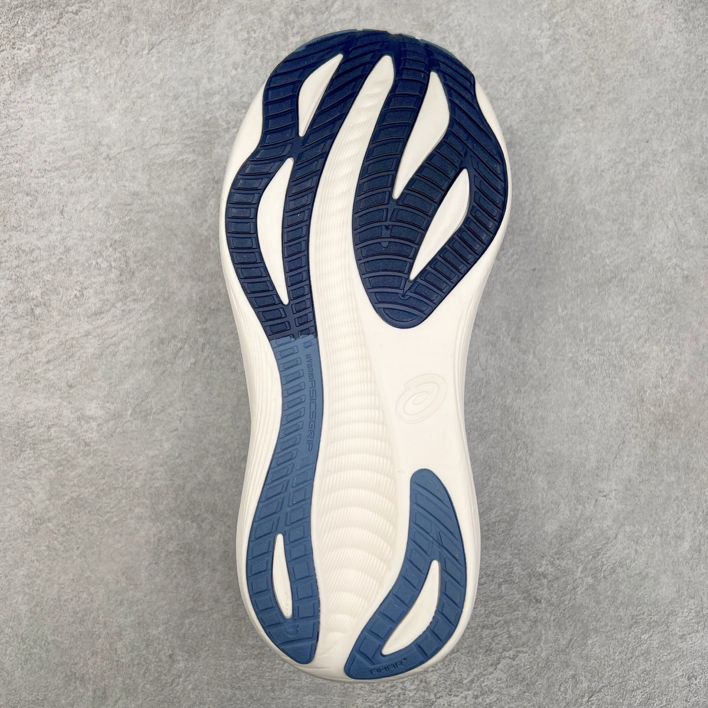 图片[9]-Asics GEL-Nimbus 27 亚瑟士缓震跑鞋 近年复古风潮的势头很旺 ASICS一直坚信保持身体的健康与活力是打造健康快乐的生活方式的最佳途径 ASICS为复古鞋型注入新设计 为玩家的街头穿搭提供了更多可能 GEL-NIMBUSTM9运动鞋最初是为中立和仰卧跑步者设计的长距离训练器 采用原始材料和关键细节重新设计 其Y2K时代的工业外观也被大胆的对比和色块所抵消 尺码：36 36.5 37.5 38 38.5 39 40 40.5 41.5 42 42.5 43.5 44 44.5 45-选品中心