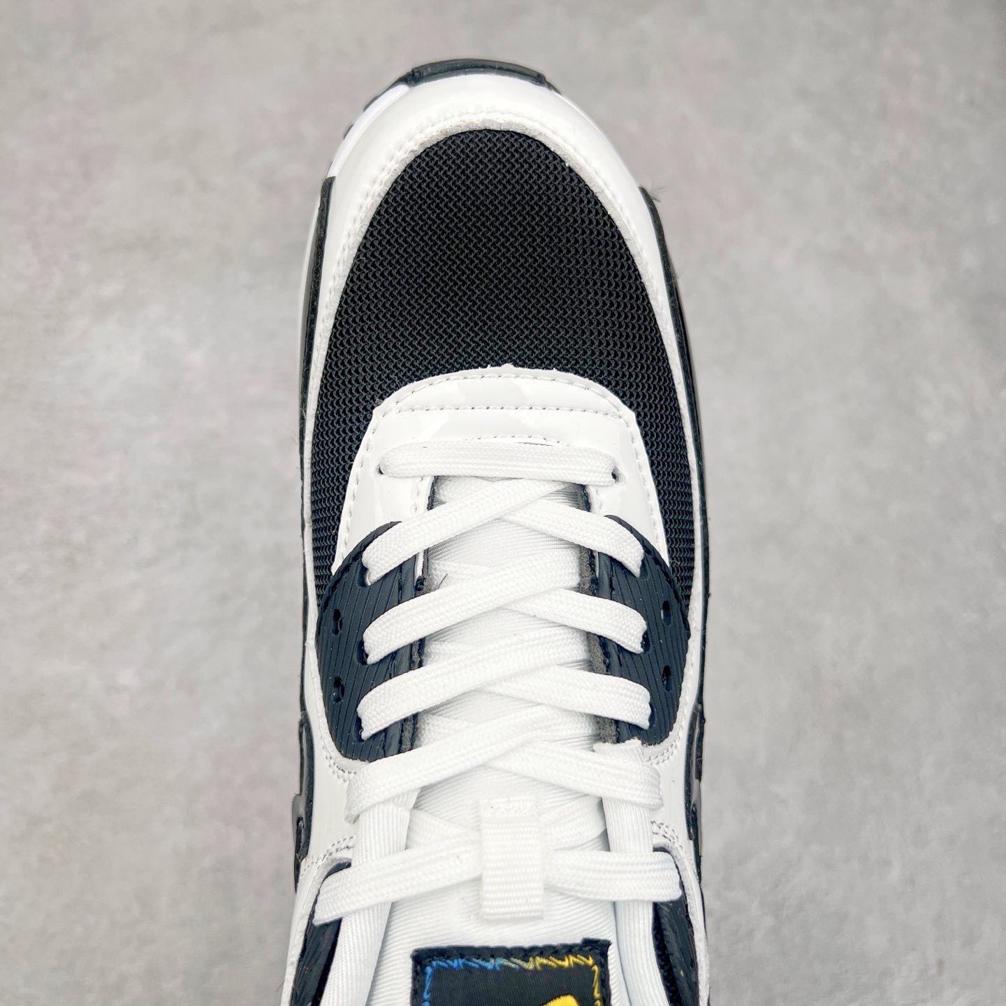 图片[4]-＃MX版 NK Air MAX 90 气垫复古减震跑步鞋 DM6178-010 经典重温 独家陆续补货 外单专供大厂出品 品质稳定 一百余色 终端操作 Air Max 90于1990年推出 来自Air Max系列 在Air Max 1的基础上改进而得 增加了气垫面积 外型上也更为流线 最特別的就是加入了菱纹塑胶嵌板 为Air Max 90增添了许多潮流气息 皮革鞋面 造就出色耐穿性和支撑力 Max Air缓震配置搭配泡棉中底 令Air Max 90轻盈而舒适 华夫格橡胶外底 铸就Air Max 90非凡的抓地力 而Air Max 90不仅是一双跑鞋 它成功跨越了时间的演进 成为了球鞋文化与潮流圈中最熟为人知的鞋款之一 尺码：36 36.5 37.5 38 38.5 39 40 40.5 41 42 42.5 43 44 44.5 45-选品中心