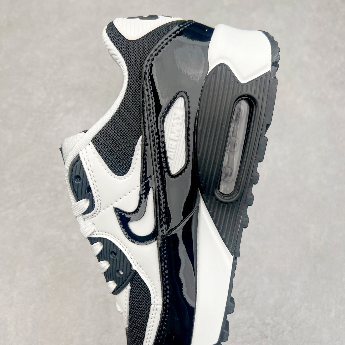 图片[7]-＃MX版 NK Air MAX 90 气垫复古减震跑步鞋 DM6178-010 经典重温 独家陆续补货 外单专供大厂出品 品质稳定 一百余色 终端操作 Air Max 90于1990年推出 来自Air Max系列 在Air Max 1的基础上改进而得 增加了气垫面积 外型上也更为流线 最特別的就是加入了菱纹塑胶嵌板 为Air Max 90增添了许多潮流气息 皮革鞋面 造就出色耐穿性和支撑力 Max Air缓震配置搭配泡棉中底 令Air Max 90轻盈而舒适 华夫格橡胶外底 铸就Air Max 90非凡的抓地力 而Air Max 90不仅是一双跑鞋 它成功跨越了时间的演进 成为了球鞋文化与潮流圈中最熟为人知的鞋款之一 尺码：36 36.5 37.5 38 38.5 39 40 40.5 41 42 42.5 43 44 44.5 45-选品中心