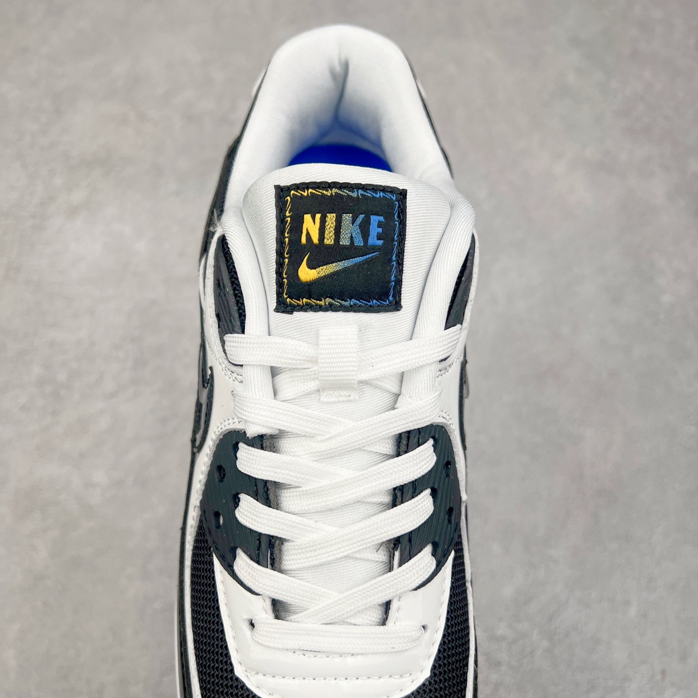 图片[5]-＃MX版 NK Air MAX 90 气垫复古减震跑步鞋 DM6178-010 经典重温 独家陆续补货 外单专供大厂出品 品质稳定 一百余色 终端操作 Air Max 90于1990年推出 来自Air Max系列 在Air Max 1的基础上改进而得 增加了气垫面积 外型上也更为流线 最特別的就是加入了菱纹塑胶嵌板 为Air Max 90增添了许多潮流气息 皮革鞋面 造就出色耐穿性和支撑力 Max Air缓震配置搭配泡棉中底 令Air Max 90轻盈而舒适 华夫格橡胶外底 铸就Air Max 90非凡的抓地力 而Air Max 90不仅是一双跑鞋 它成功跨越了时间的演进 成为了球鞋文化与潮流圈中最熟为人知的鞋款之一 尺码：36 36.5 37.5 38 38.5 39 40 40.5 41 42 42.5 43 44 44.5 45-选品中心