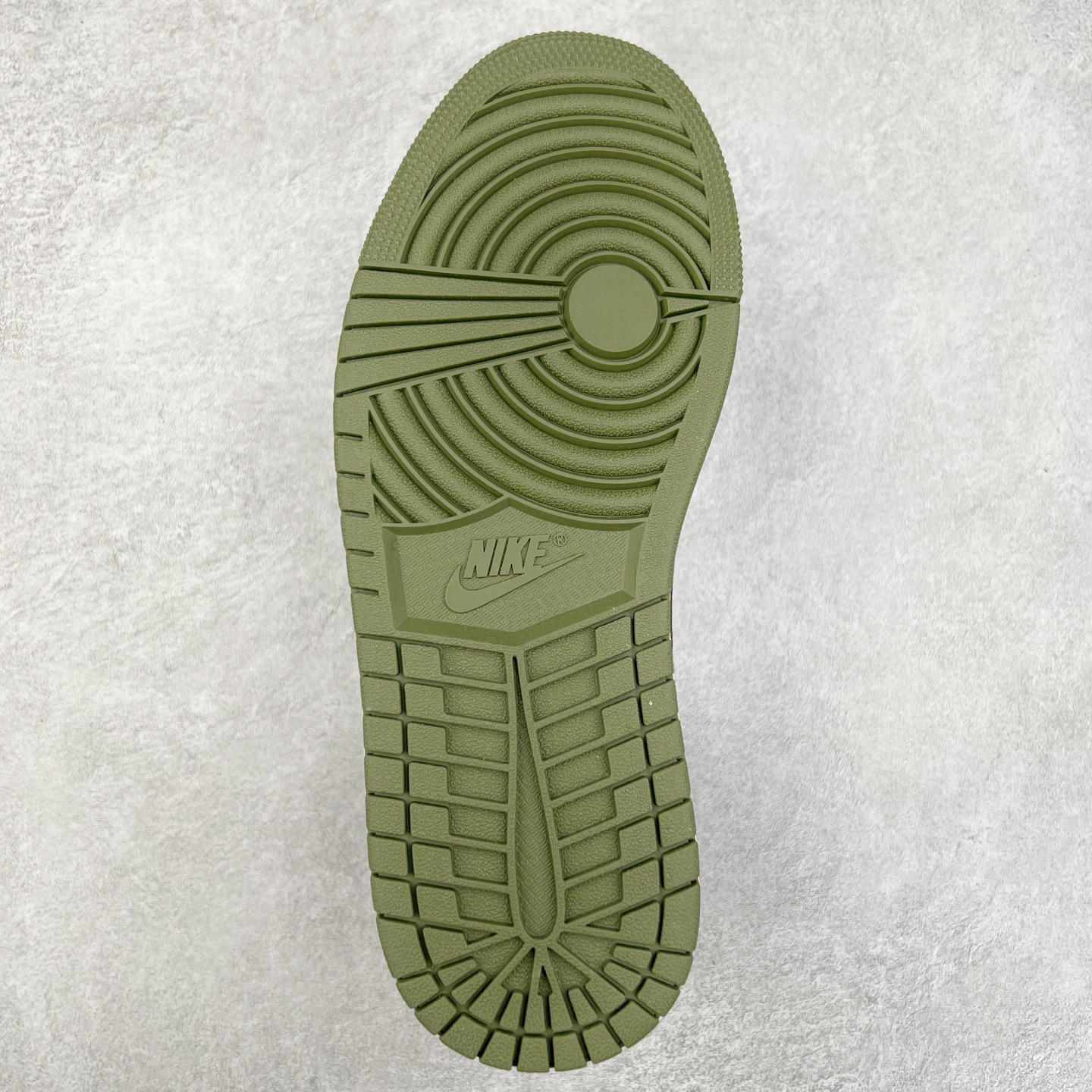 图片[9]-＃K版 Air Jordan AJ1 Low 低帮 绿白 DC0774-122 全新流水线出品 DT版本唯一平替选择 市场第二梯队最强版 全部原鞋开发 原楦原纸板开发 全鞋电脑针车 原厂内置全掌气垫 原盒内在原标 唯一Zp原版鞋带绑法 免检产品 全新2022版型 全头层皮料 完美零毛边处理 原厂配置全掌气垫 价格定位良心 几十个配色陆续出货 实拍调校N版已经零色差零失真 百分百还原实物色彩所见即所得 不存在货不对板色差等低级问题 选购参考实物拍摄 不混卖不参货 只用心做好货严格选品 承诺混一赔十 尺码：36 36.5 37.5 38 38.5 39 40 40.5 41 42 42.5 43 44 44.5 45-选品中心