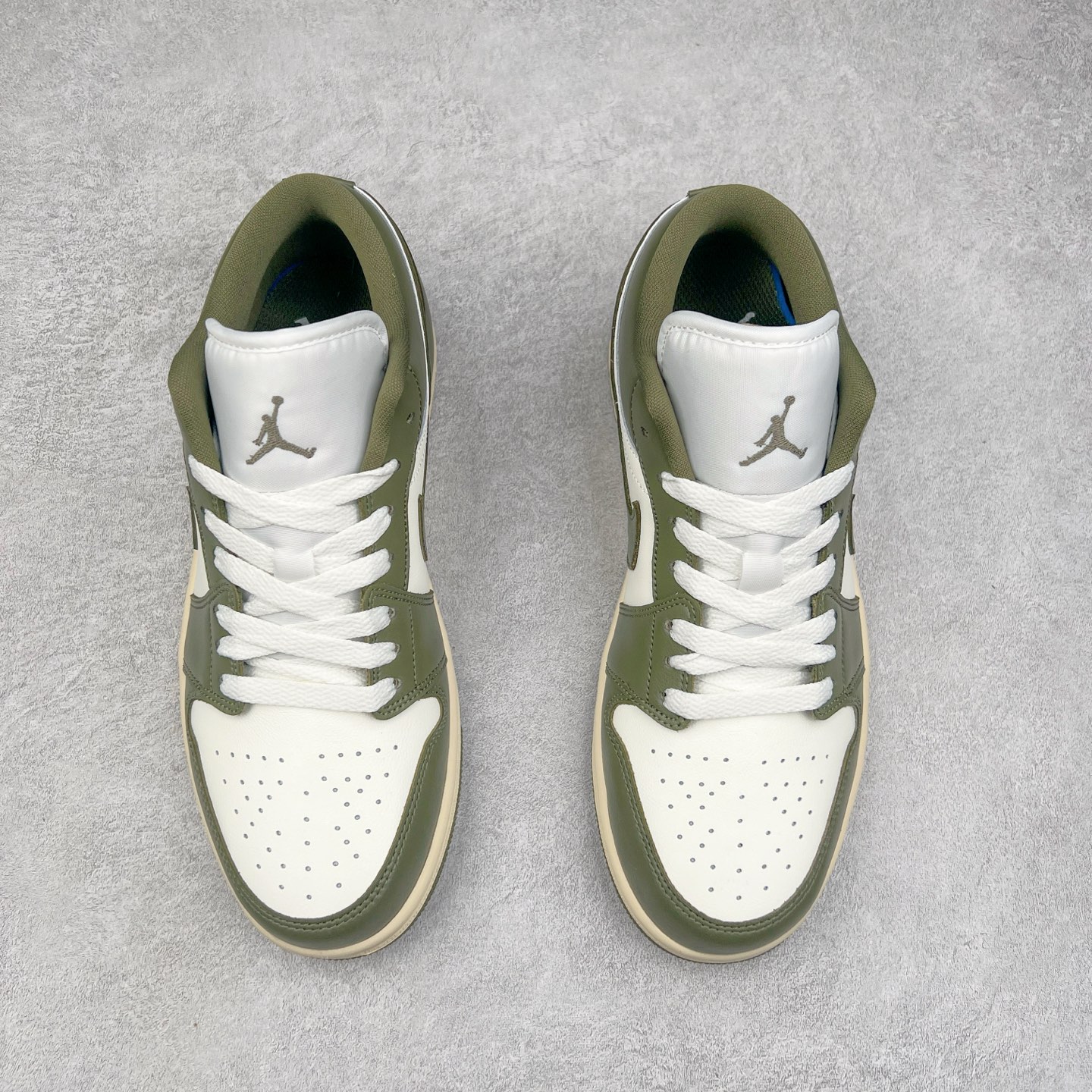 图片[2]-＃K版 Air Jordan AJ1 Low 低帮 绿白 DC0774-122 全新流水线出品 DT版本唯一平替选择 市场第二梯队最强版 全部原鞋开发 原楦原纸板开发 全鞋电脑针车 原厂内置全掌气垫 原盒内在原标 唯一Zp原版鞋带绑法 免检产品 全新2022版型 全头层皮料 完美零毛边处理 原厂配置全掌气垫 价格定位良心 几十个配色陆续出货 实拍调校N版已经零色差零失真 百分百还原实物色彩所见即所得 不存在货不对板色差等低级问题 选购参考实物拍摄 不混卖不参货 只用心做好货严格选品 承诺混一赔十 尺码：36 36.5 37.5 38 38.5 39 40 40.5 41 42 42.5 43 44 44.5 45-选品中心