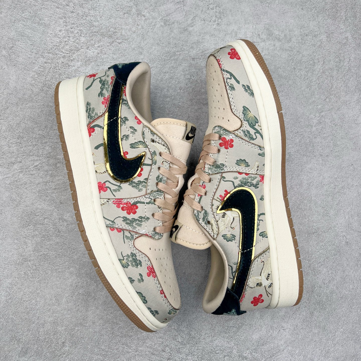 图片[3]-＃K版 Air Jordan AJ1 Low 低帮 HV8293-100 全新流水线出品 DT版本唯一平替选择 市场第二梯队最强版 全部原鞋开发 原楦原纸板开发 全鞋电脑针车 原厂内置全掌气垫 原盒内在原标 唯一Zp原版鞋带绑法 免检产品 全新2022版型 全头层皮料 完美零毛边处理 原厂配置全掌气垫 价格定位良心 几十个配色陆续出货 实拍调校N版已经零色差零失真 百分百还原实物色彩所见即所得 不存在货不对板色差等低级问题 选购参考实物拍摄 不混卖不参货 只用心做好货严格选品 承诺混一赔十 尺码：36 36.5 37.5 38 38.5 39 40 40.5 41 42 42.5 43 44 44.5 45-选品中心