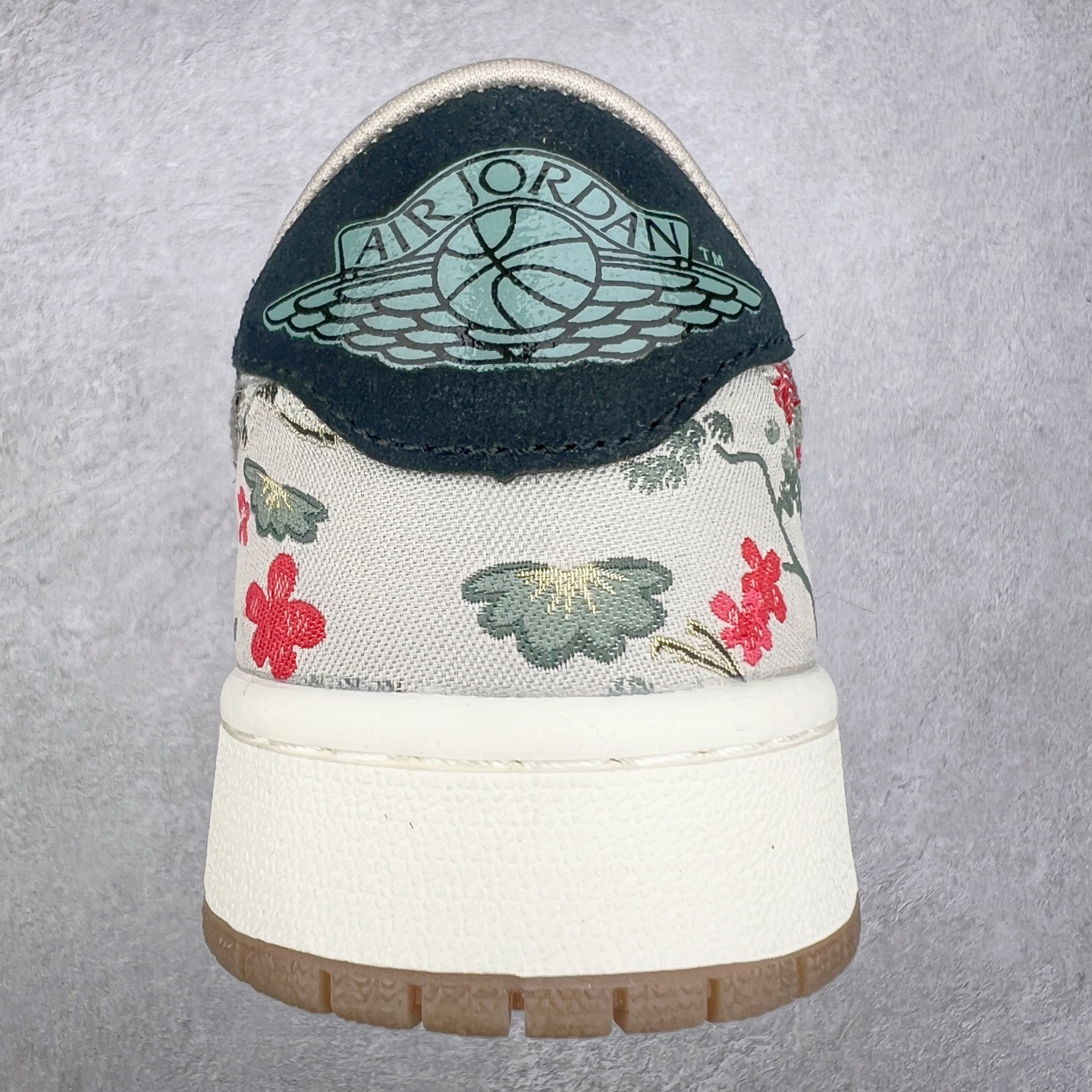 图片[8]-＃K版 Air Jordan AJ1 Low 低帮 HV8293-100 全新流水线出品 DT版本唯一平替选择 市场第二梯队最强版 全部原鞋开发 原楦原纸板开发 全鞋电脑针车 原厂内置全掌气垫 原盒内在原标 唯一Zp原版鞋带绑法 免检产品 全新2022版型 全头层皮料 完美零毛边处理 原厂配置全掌气垫 价格定位良心 几十个配色陆续出货 实拍调校N版已经零色差零失真 百分百还原实物色彩所见即所得 不存在货不对板色差等低级问题 选购参考实物拍摄 不混卖不参货 只用心做好货严格选品 承诺混一赔十 尺码：36 36.5 37.5 38 38.5 39 40 40.5 41 42 42.5 43 44 44.5 45-选品中心