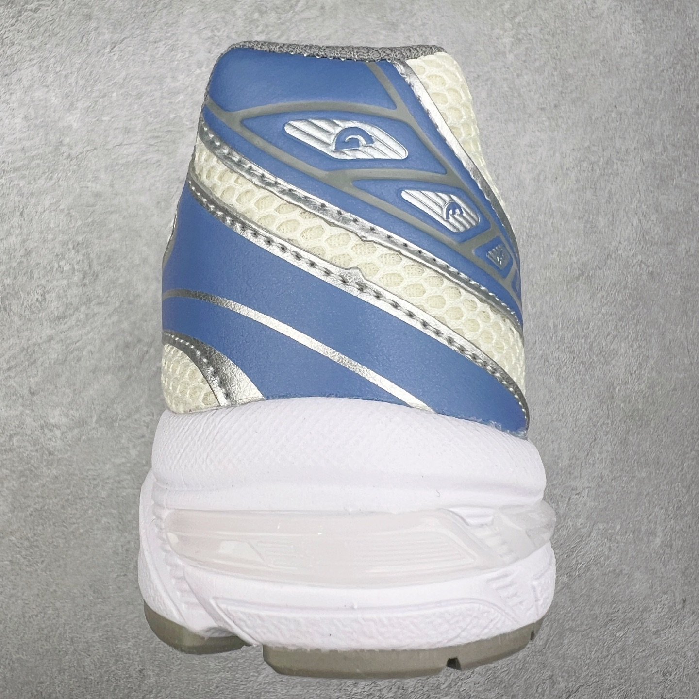 图片[8]-＃特价福利 ASICS GEL-KAYANO 14 亚瑟士K14系列户外复古潮流百搭织物合成革缓震休闲跑步鞋 原装纸板楦头开发 独家私模五层组合大底 原厂定制缓震硅胶加持 原盒原配 官方四联吊牌 原装Ortholite轻量化鞋垫 设计师 Hidenori Yamashita 以「Flash」一词为灵感 创造出未来感金属色鞋面 改造升级内在性能 由内而外全面革新 为 GEL-KAYANO 家族传承及经典跑鞋文化的延续 创下里程碑式作品 K14跑鞋重新诠释了复古的跑步形状 并以其 2000 年代后期的美学理念重新铺装 银色与蓝色的鞋面极为高档 网面铺陈与鞋面、鞋头多处细节位增添了透气性 鞋后跟部中底上以及多密度耐磨鞋底增加了 GEL 缓震胶 提供高抗冲击性、缓冲性、可保护脚部免受地面冲击的影响 穿着舒适性十足 实拍调校N版已经零色差零失真 百分百还原实物色彩所见即所得 不存在货不对板色差等低级问题 选购参考实物拍摄 不混卖不参货 只用心做好货严格选品 承诺混一赔十 尺码：36 36.5 37.5 38 38.5 39 40 40.5 41 42 42.5 43 44 44.5 45-选品中心