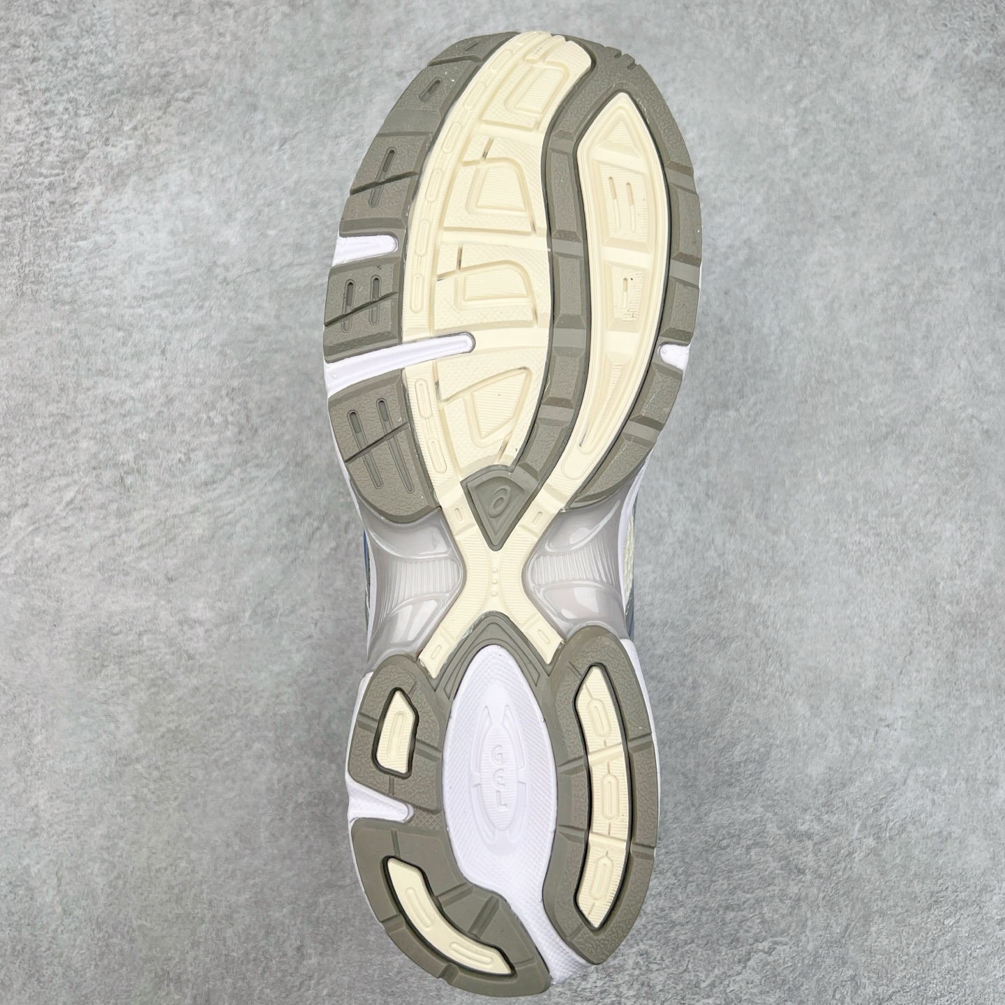 图片[9]-＃特价福利 ASICS GEL-KAYANO 14 亚瑟士K14系列户外复古潮流百搭织物合成革缓震休闲跑步鞋 原装纸板楦头开发 独家私模五层组合大底 原厂定制缓震硅胶加持 原盒原配 官方四联吊牌 原装Ortholite轻量化鞋垫 设计师 Hidenori Yamashita 以「Flash」一词为灵感 创造出未来感金属色鞋面 改造升级内在性能 由内而外全面革新 为 GEL-KAYANO 家族传承及经典跑鞋文化的延续 创下里程碑式作品 K14跑鞋重新诠释了复古的跑步形状 并以其 2000 年代后期的美学理念重新铺装 银色与蓝色的鞋面极为高档 网面铺陈与鞋面、鞋头多处细节位增添了透气性 鞋后跟部中底上以及多密度耐磨鞋底增加了 GEL 缓震胶 提供高抗冲击性、缓冲性、可保护脚部免受地面冲击的影响 穿着舒适性十足 实拍调校N版已经零色差零失真 百分百还原实物色彩所见即所得 不存在货不对板色差等低级问题 选购参考实物拍摄 不混卖不参货 只用心做好货严格选品 承诺混一赔十 尺码：36 36.5 37.5 38 38.5 39 40 40.5 41 42 42.5 43 44 44.5 45-选品中心