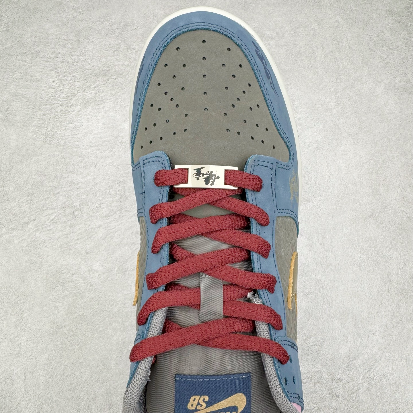 图片[4]-＃YC纯原 NK Dunk Low 黑神话悟空 WK0820-001 定制系列天花板 无原鞋不开发 全系列得物原鞋一比一校对开发 配色持续更新中 终端对接 优势输出 全套原厂楦头原纸板数据档案倾力打造 原汁原味莞产 极致还原 圈内最强针车工艺 高端零售指定版 广东原厂配套原盒原标 鞋盒分三个尺码段 原厂冲刀 超高清洁度 全鞋零毛边皮料切割 采用原厂百宏鞋带以及原厂百宏织唛舌标 内标可供原厂几率过验 进口原装条纹中底布 四线拉帮白色点胶 原厂拉帮手法遵循公司 原厂电绣 极致还原 尺码：36 36.5 37.5 38 38.5 39 40 40.5 41 42 42.5 43 44 44.5 45 46-选品中心