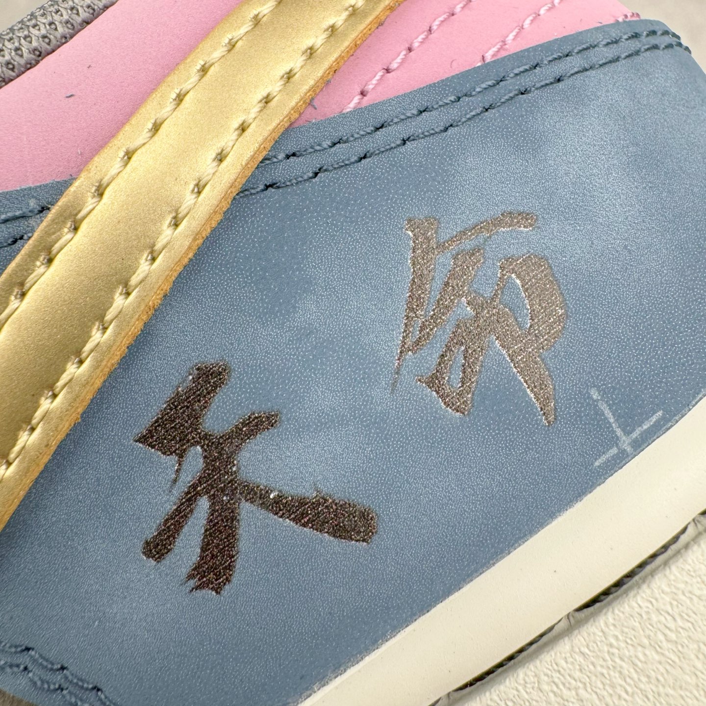 图片[10]-＃YC纯原 NK Dunk Low 黑神话悟空 WK0820-001 定制系列天花板 无原鞋不开发 全系列得物原鞋一比一校对开发 配色持续更新中 终端对接 优势输出 全套原厂楦头原纸板数据档案倾力打造 原汁原味莞产 极致还原 圈内最强针车工艺 高端零售指定版 广东原厂配套原盒原标 鞋盒分三个尺码段 原厂冲刀 超高清洁度 全鞋零毛边皮料切割 采用原厂百宏鞋带以及原厂百宏织唛舌标 内标可供原厂几率过验 进口原装条纹中底布 四线拉帮白色点胶 原厂拉帮手法遵循公司 原厂电绣 极致还原 尺码：36 36.5 37.5 38 38.5 39 40 40.5 41 42 42.5 43 44 44.5 45 46-选品中心