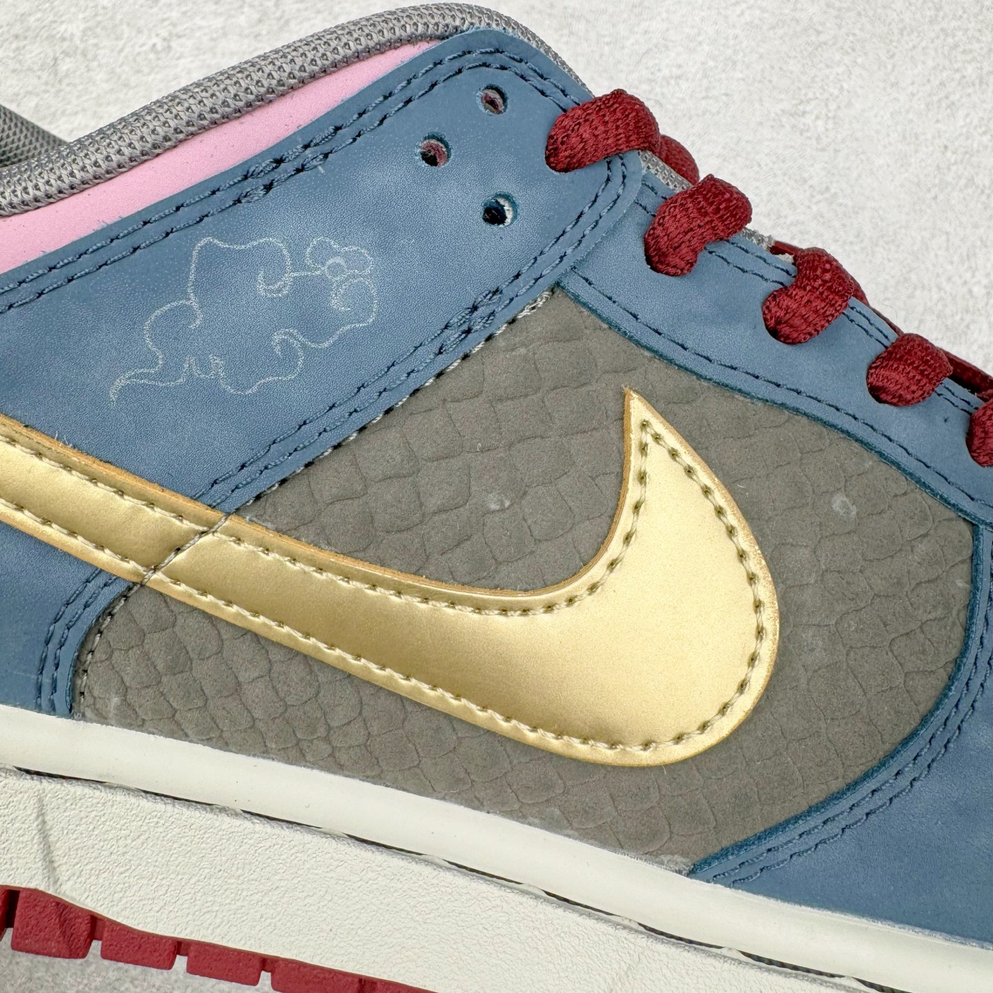 图片[19]-＃YC纯原 NK Dunk Low 黑神话悟空 WK0820-001 定制系列天花板 无原鞋不开发 全系列得物原鞋一比一校对开发 配色持续更新中 终端对接 优势输出 全套原厂楦头原纸板数据档案倾力打造 原汁原味莞产 极致还原 圈内最强针车工艺 高端零售指定版 广东原厂配套原盒原标 鞋盒分三个尺码段 原厂冲刀 超高清洁度 全鞋零毛边皮料切割 采用原厂百宏鞋带以及原厂百宏织唛舌标 内标可供原厂几率过验 进口原装条纹中底布 四线拉帮白色点胶 原厂拉帮手法遵循公司 原厂电绣 极致还原 尺码：36 36.5 37.5 38 38.5 39 40 40.5 41 42 42.5 43 44 44.5 45 46-选品中心